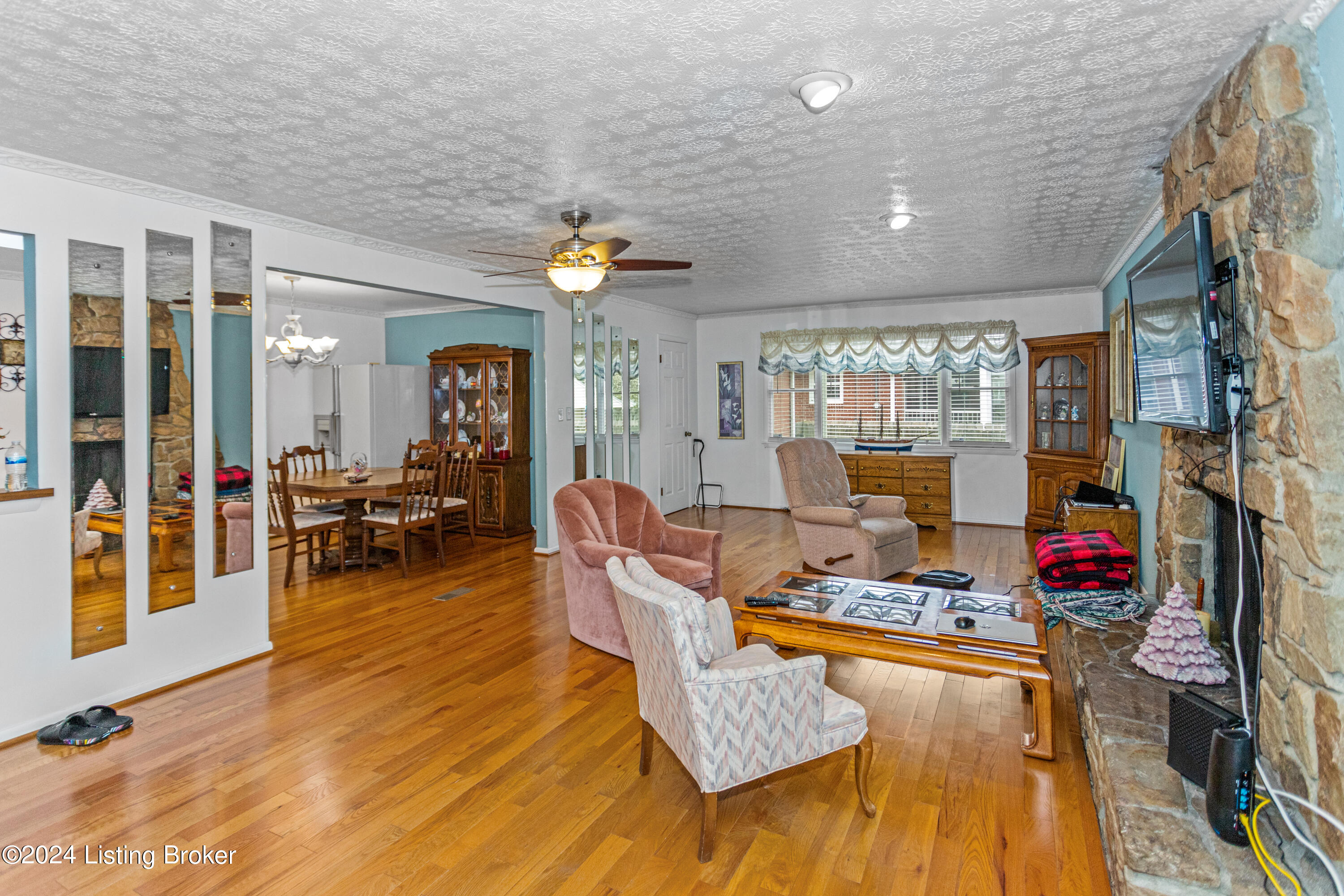 3722 Glen Oak Dr