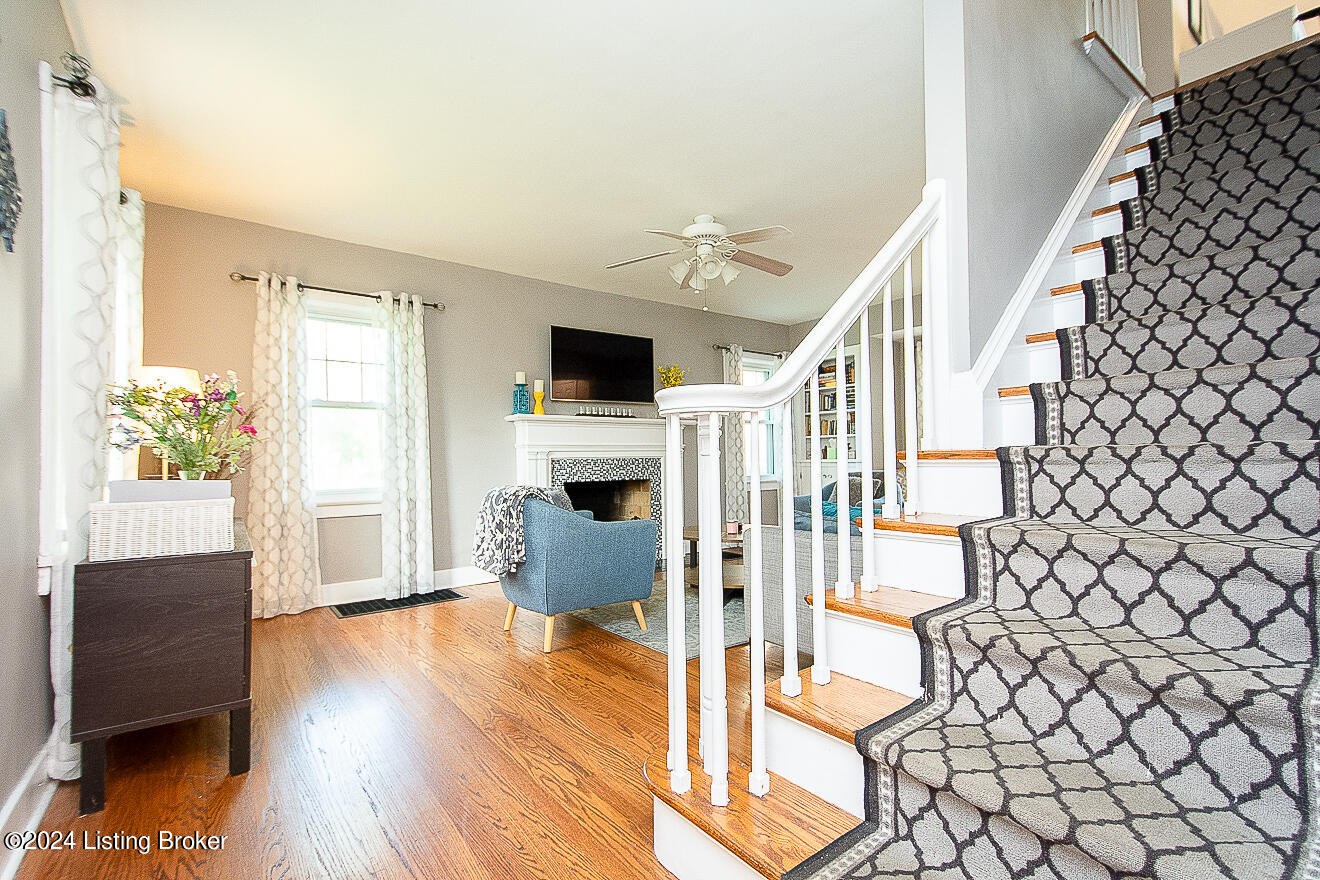 909 Rosemary Dr