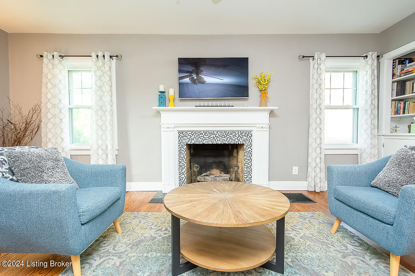 909 Rosemary Dr