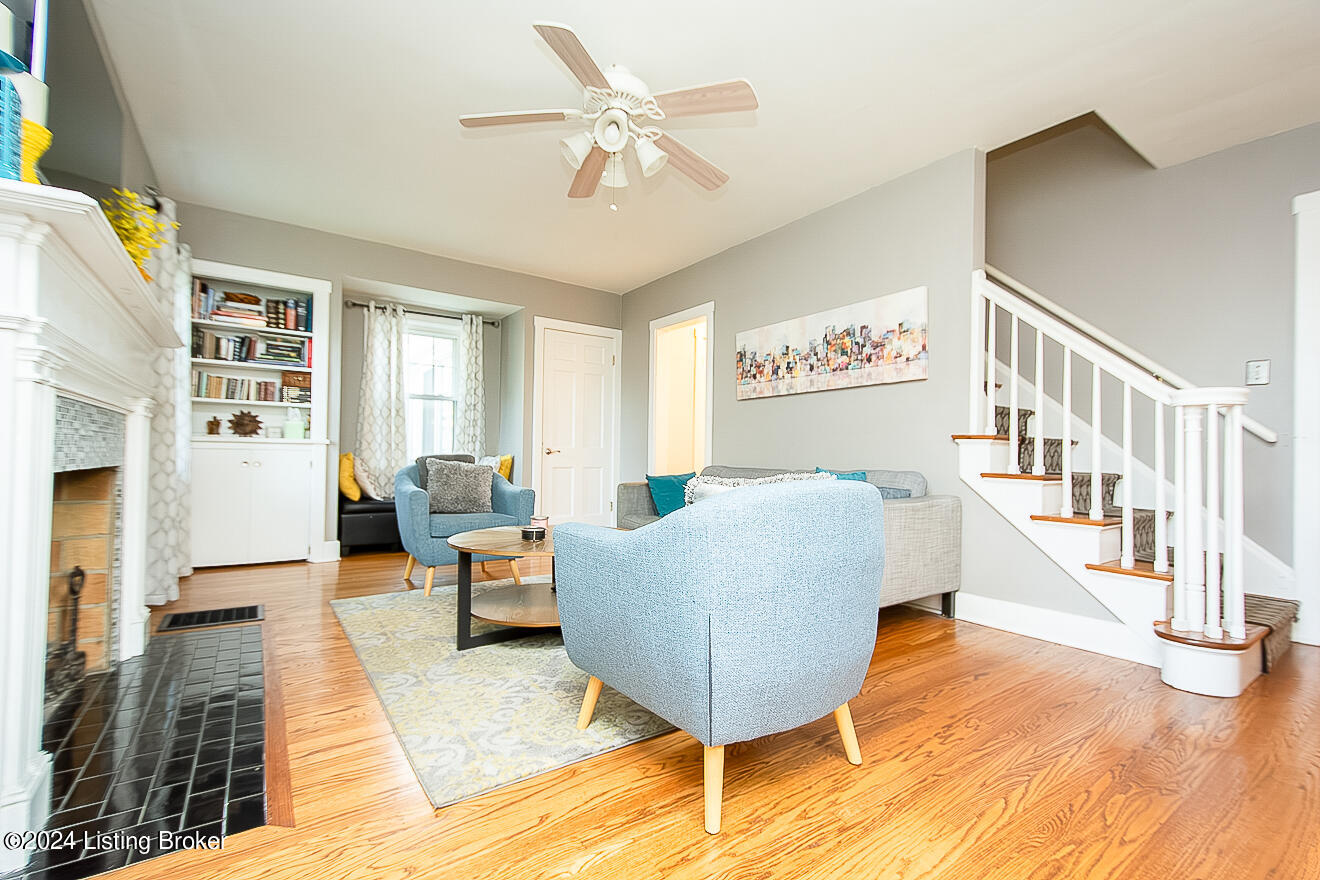909 Rosemary Dr
