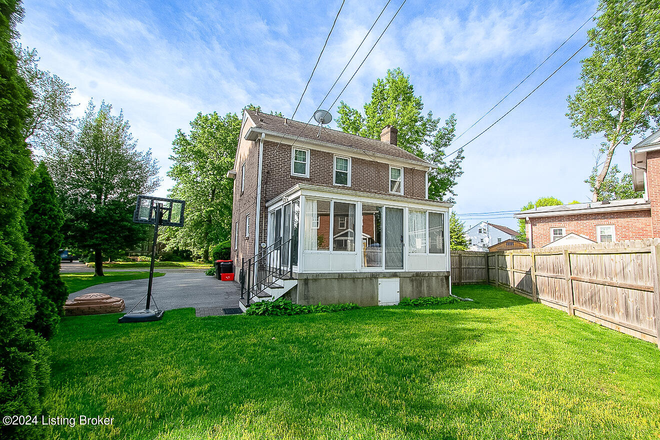 909 Rosemary Dr