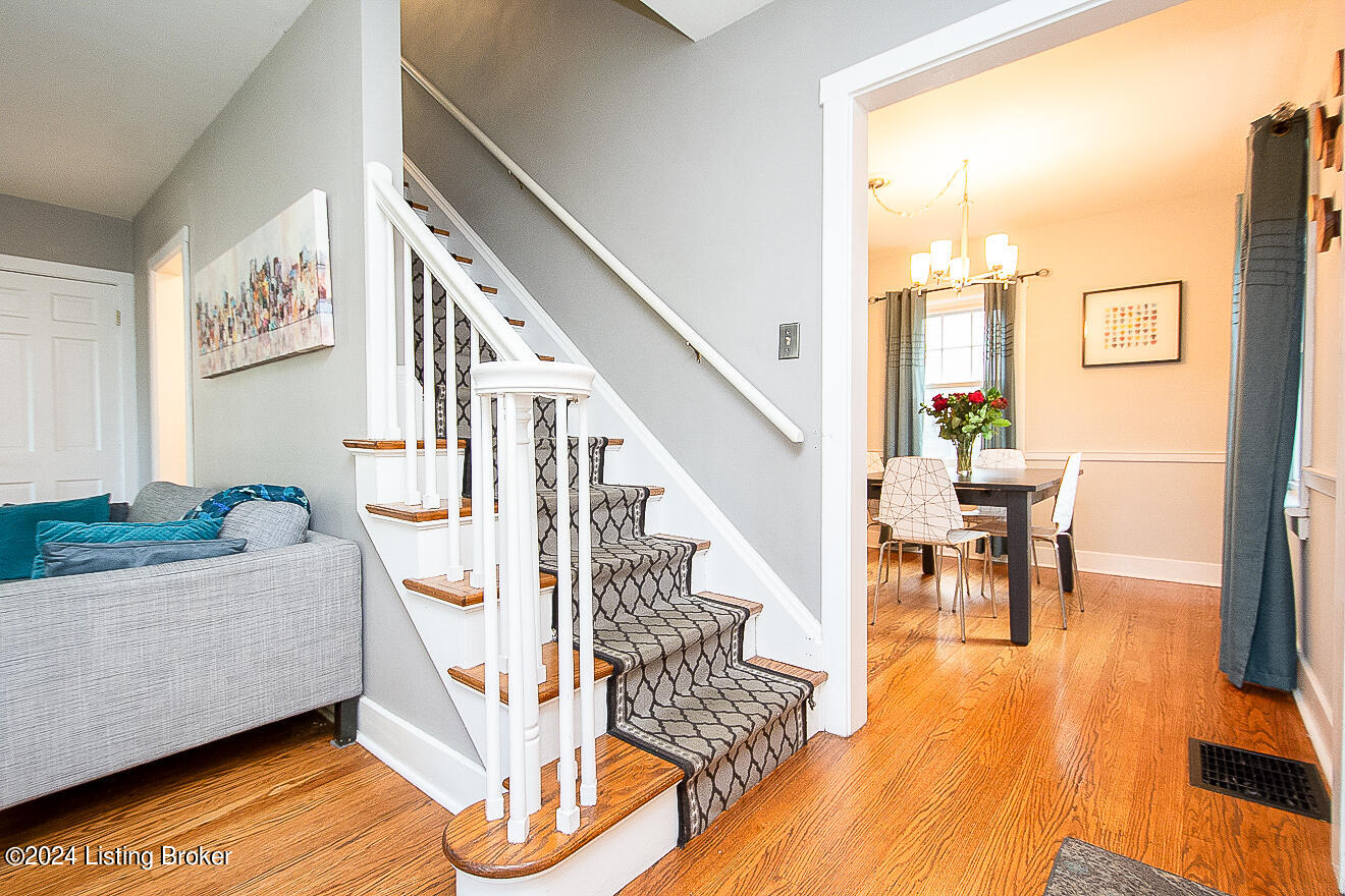 909 Rosemary Dr