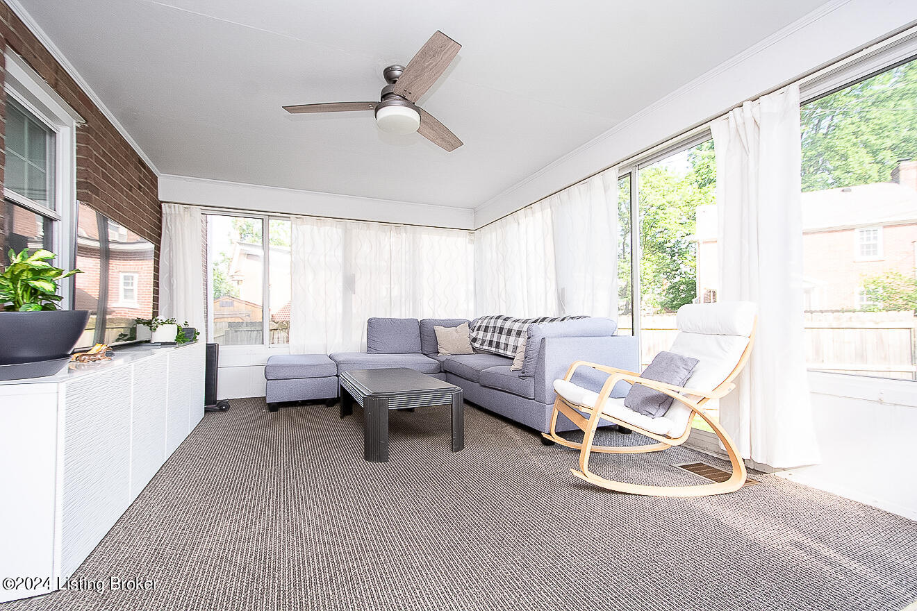 909 Rosemary Dr