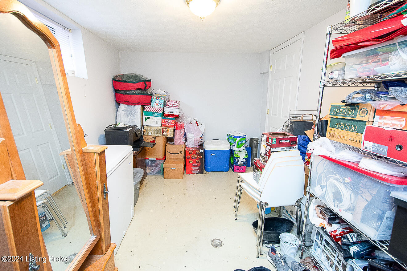 909 Rosemary Dr
