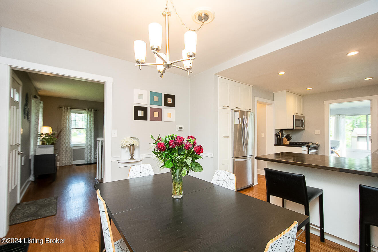 909 Rosemary Dr
