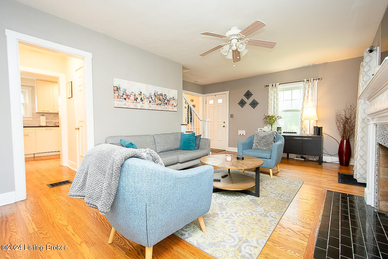 909 Rosemary Dr