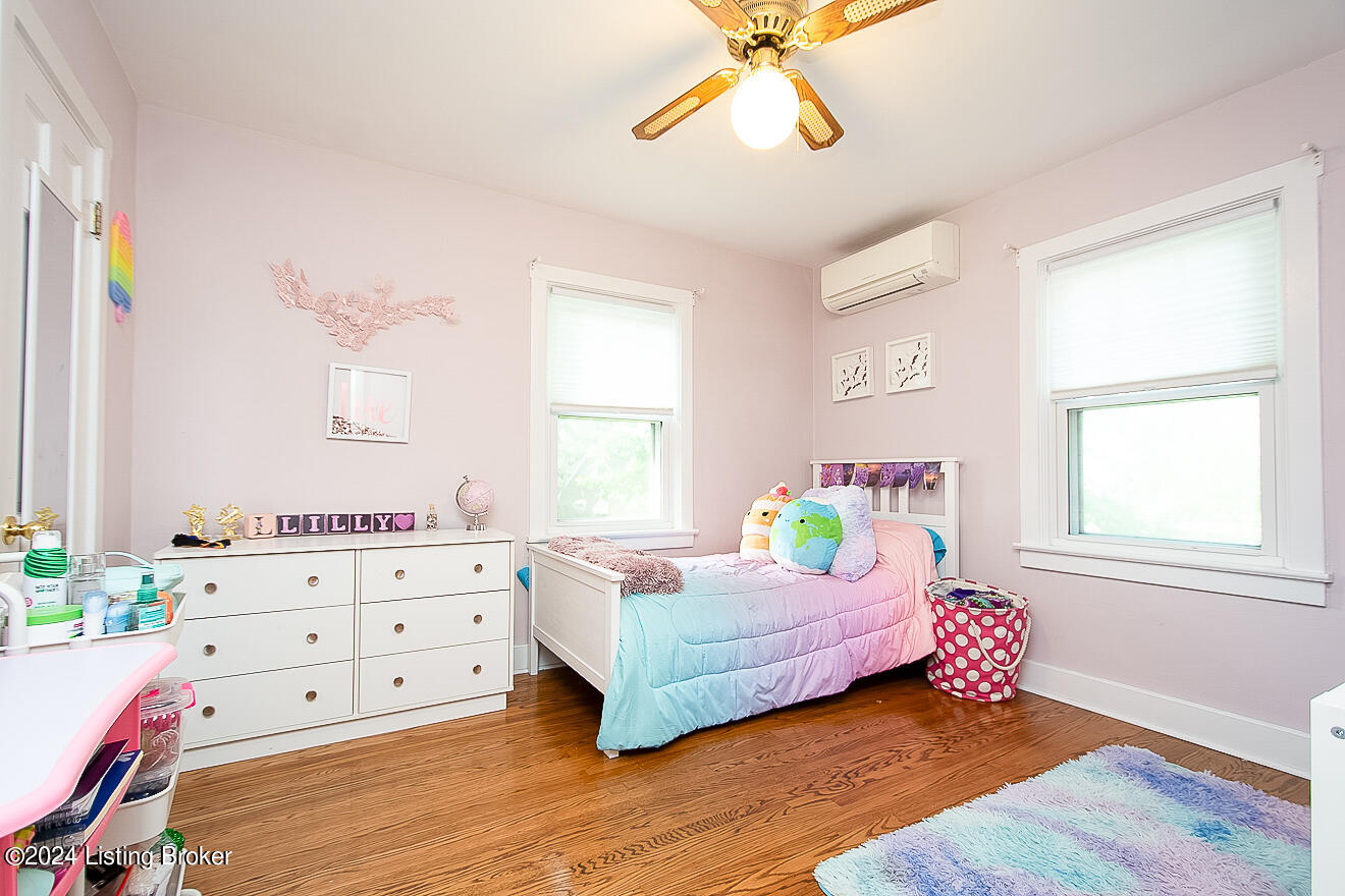 909 Rosemary Dr