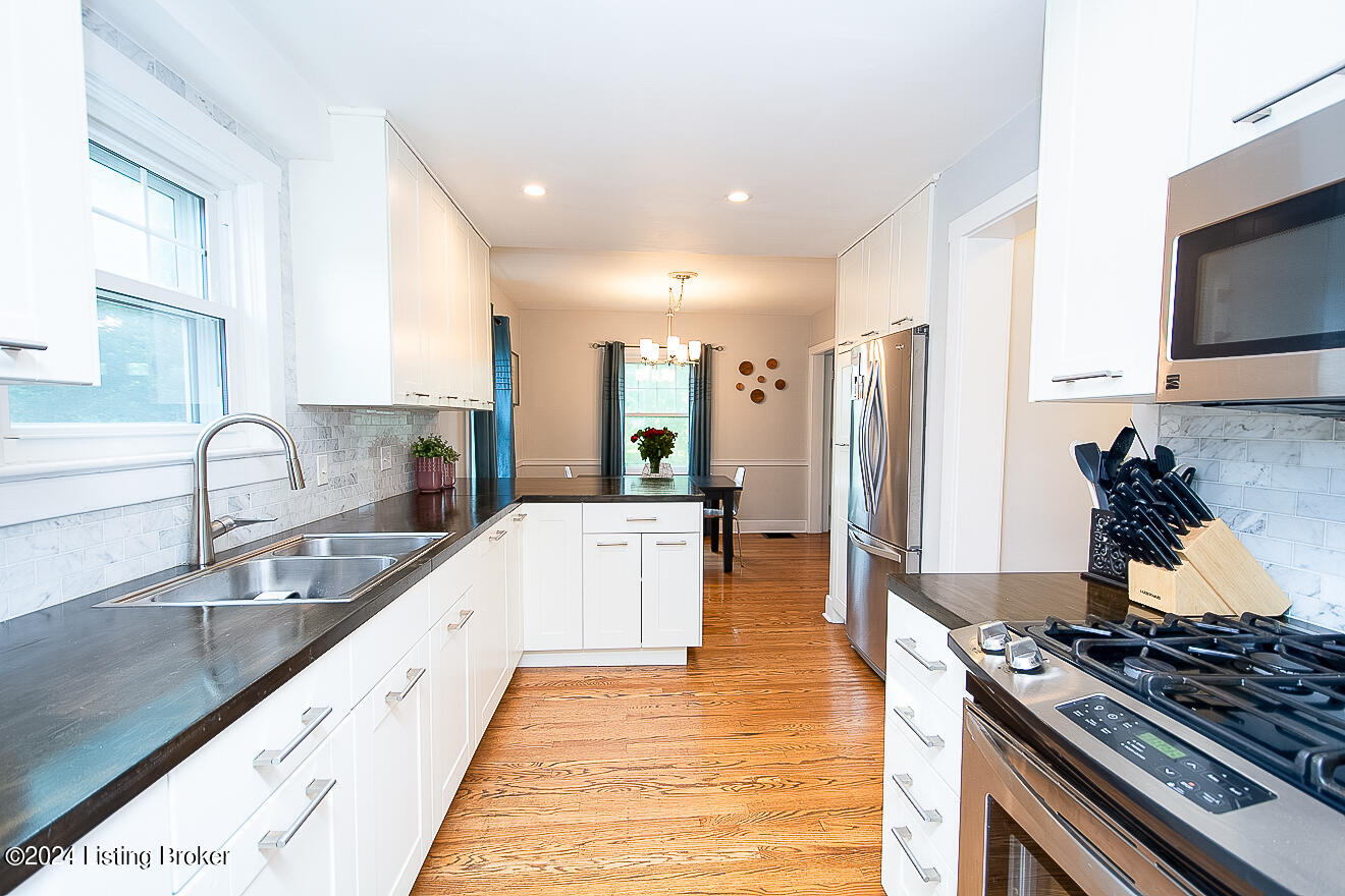 909 Rosemary Dr