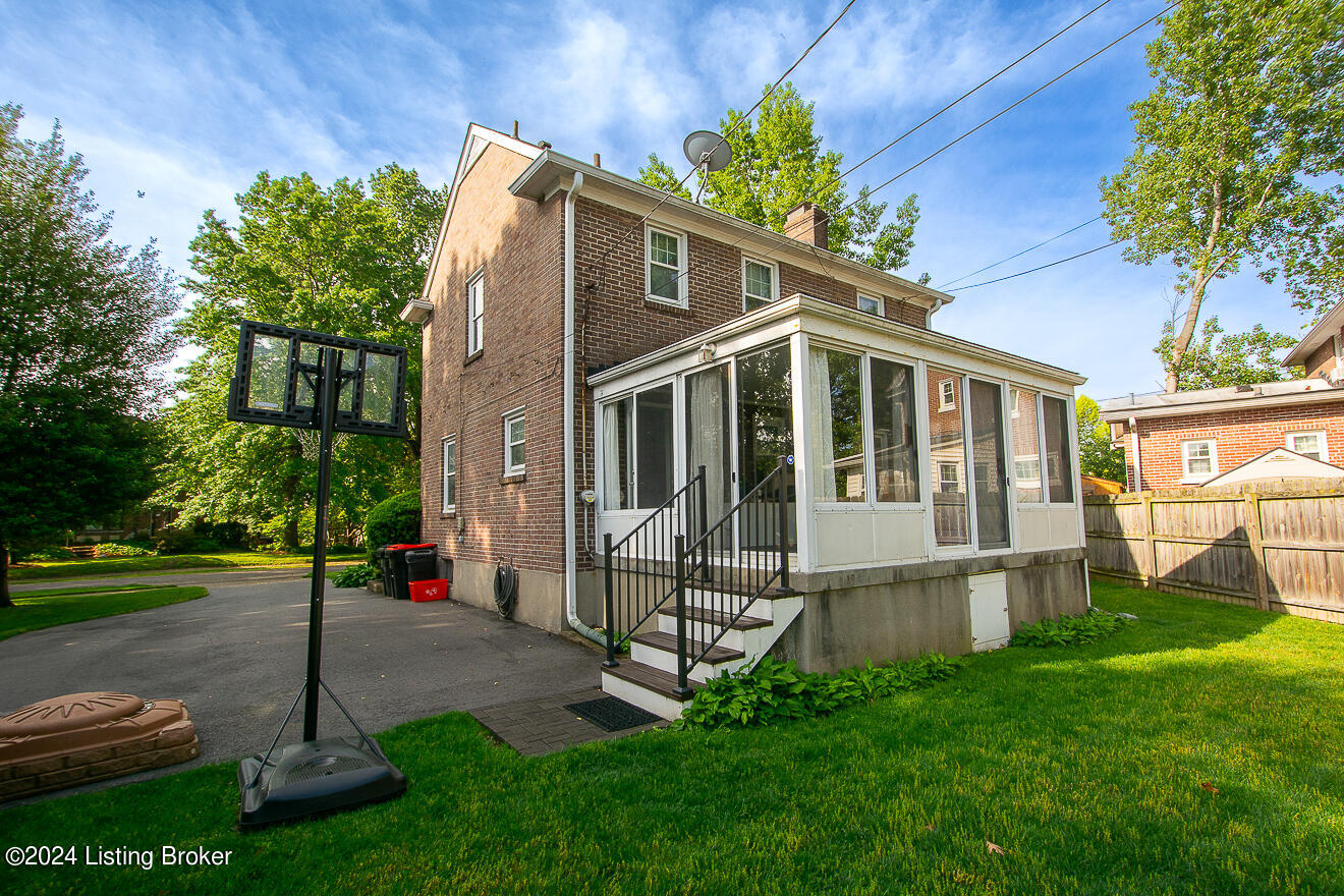 909 Rosemary Dr