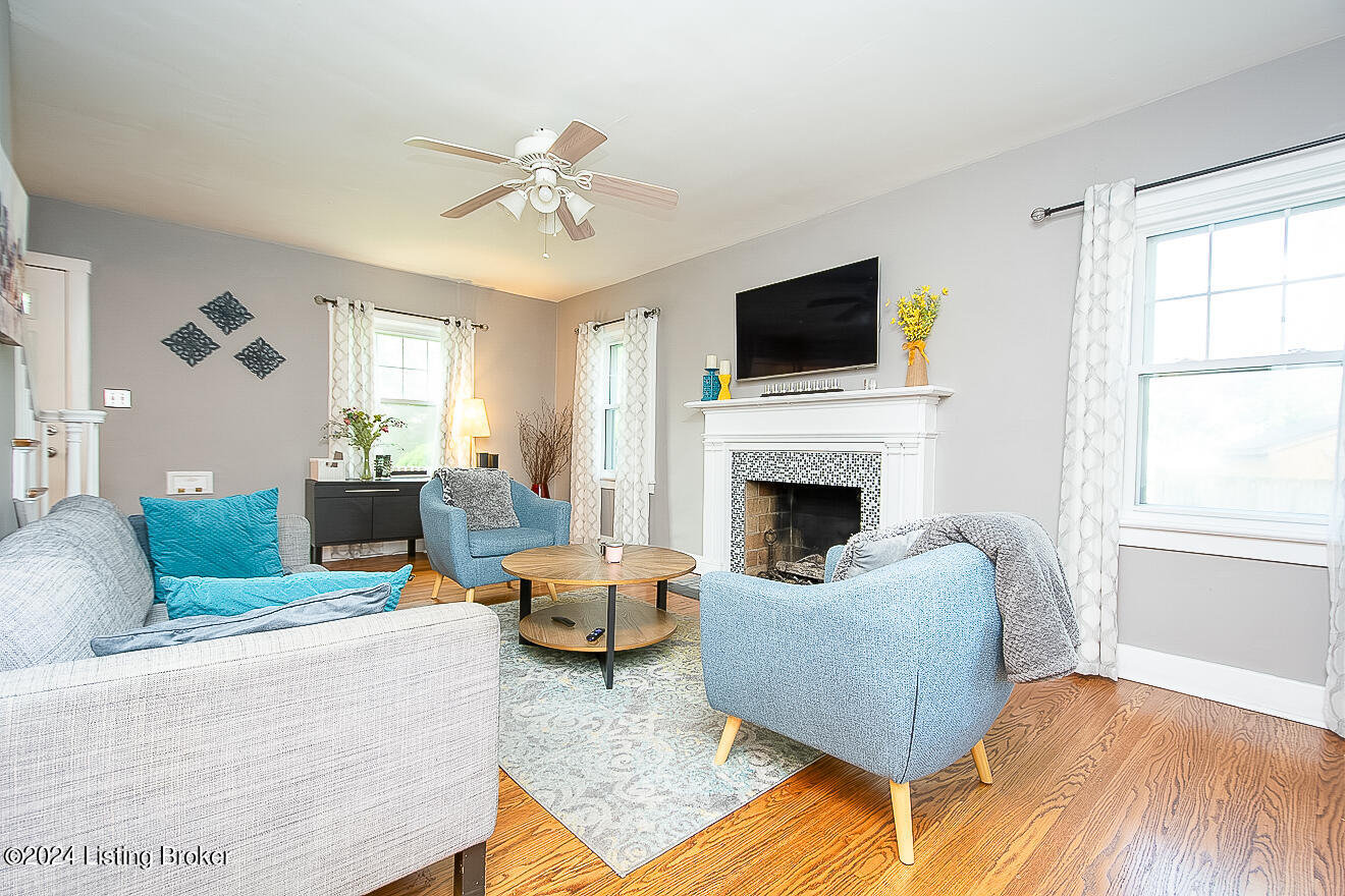 909 Rosemary Dr