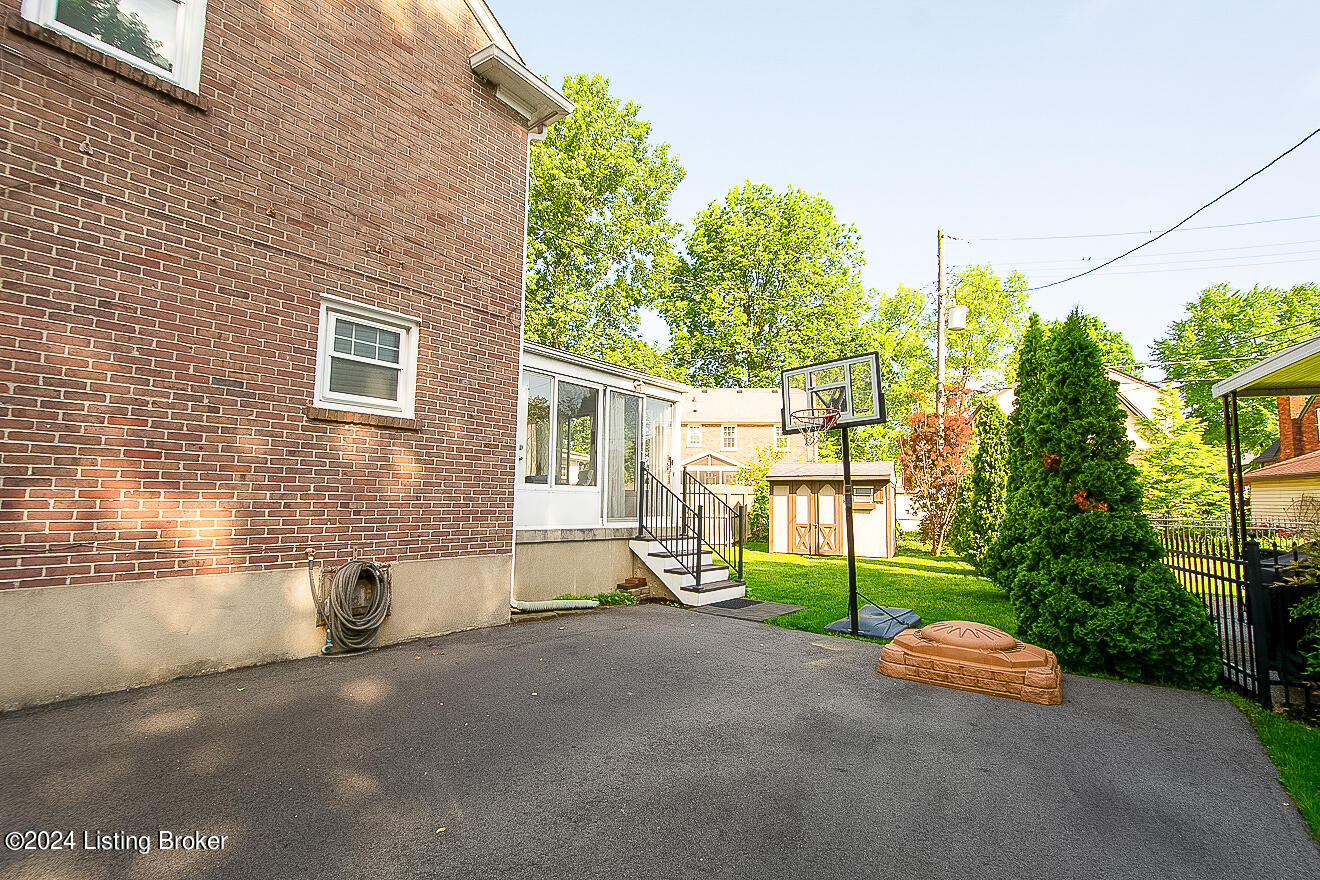 909 Rosemary Dr