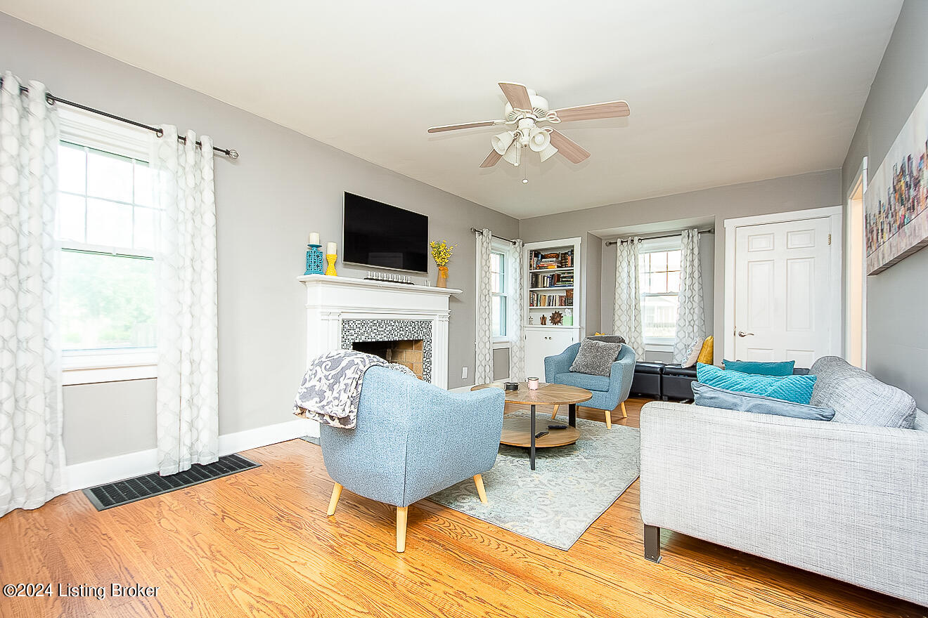 909 Rosemary Dr
