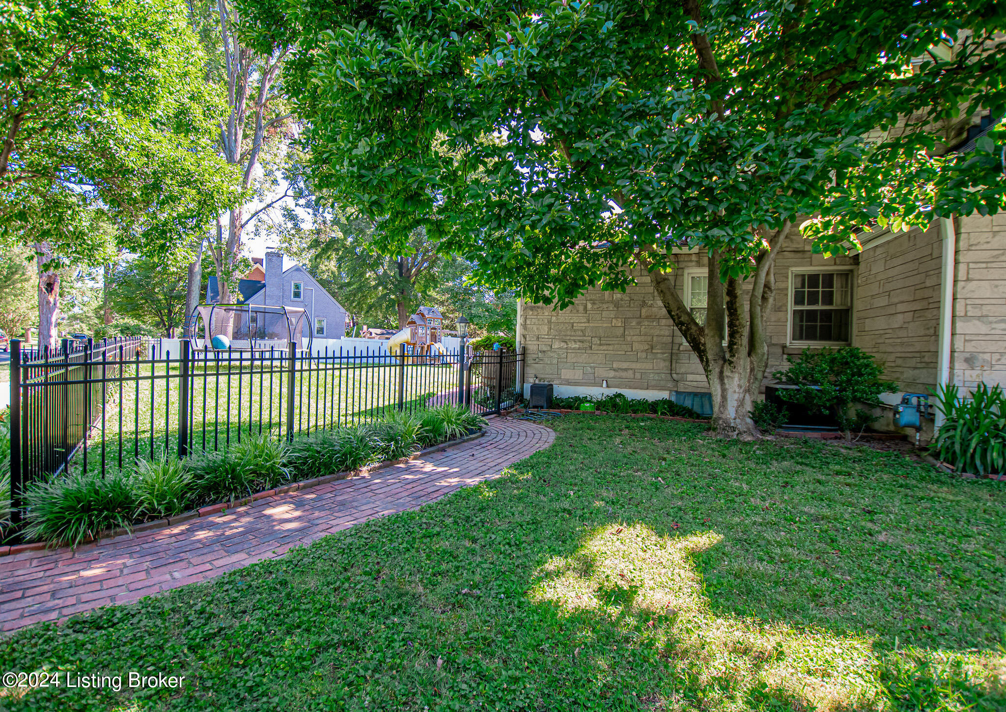2303 Emerson Ave