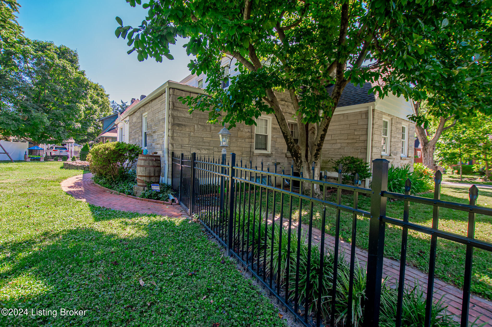 2303 Emerson Ave