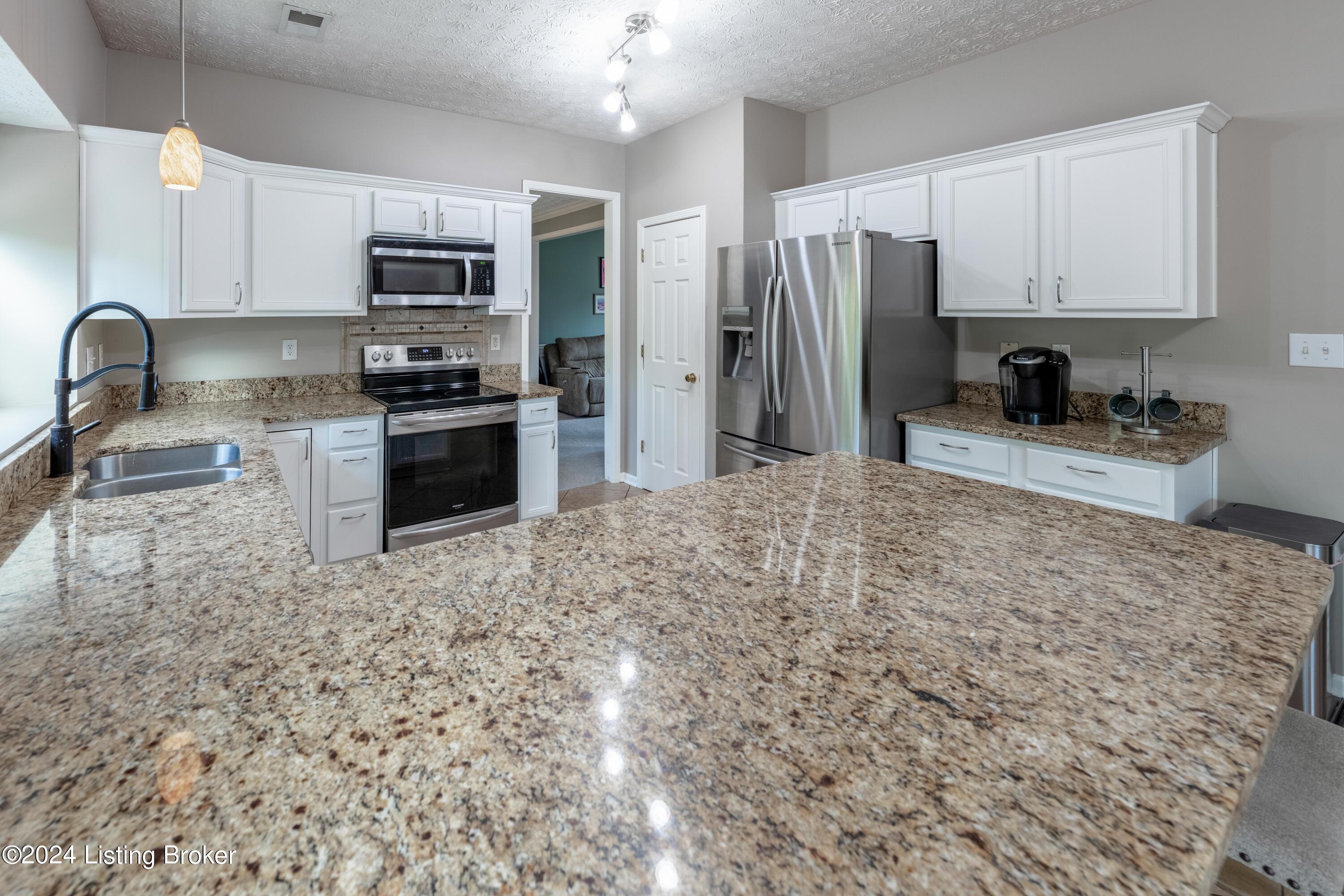 10943 Symington Cir
