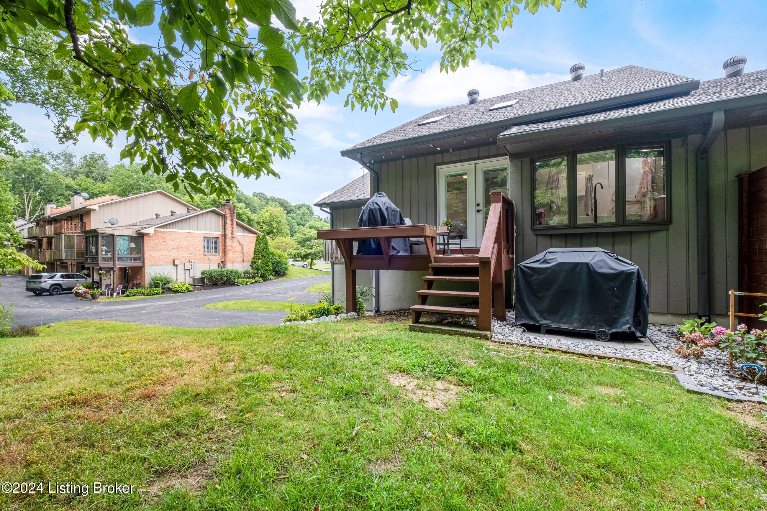 5553 Forest Lake Dr