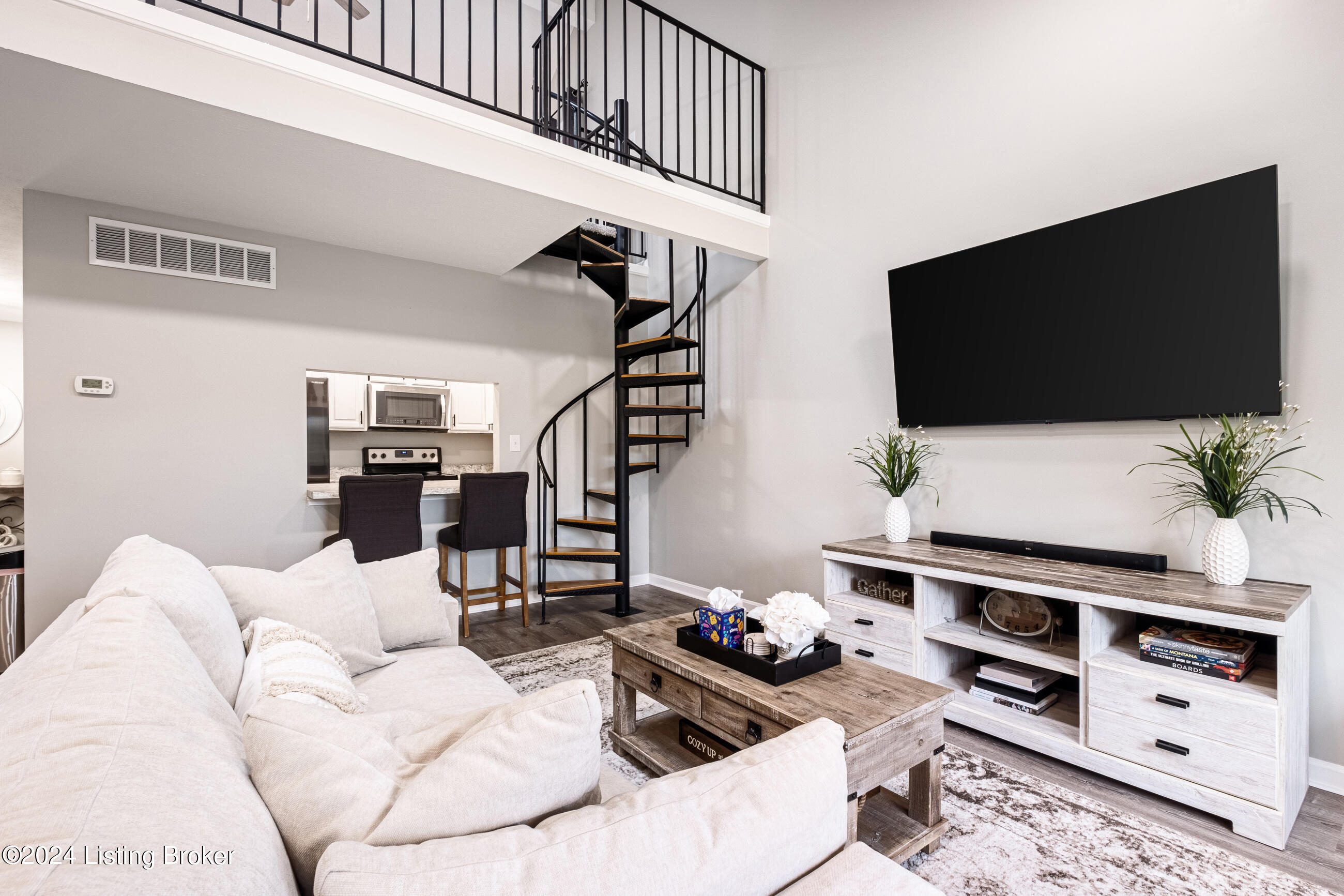 5553 Forest Lake Dr