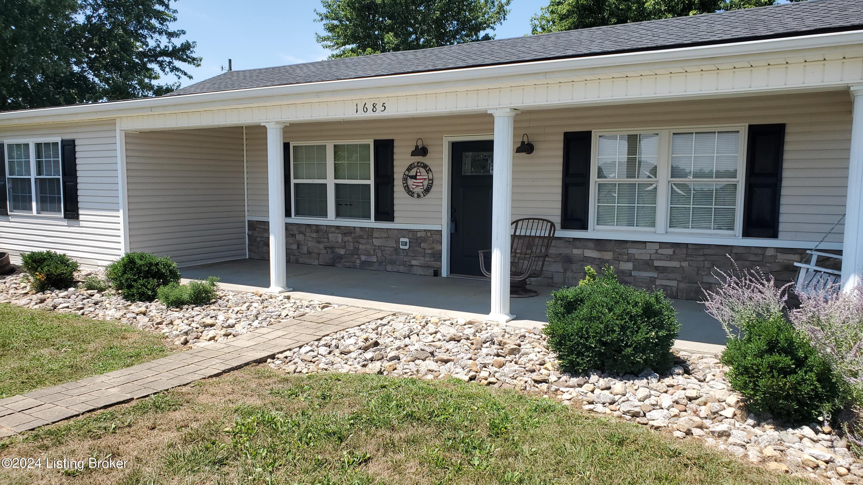 1685 Ochs Ln