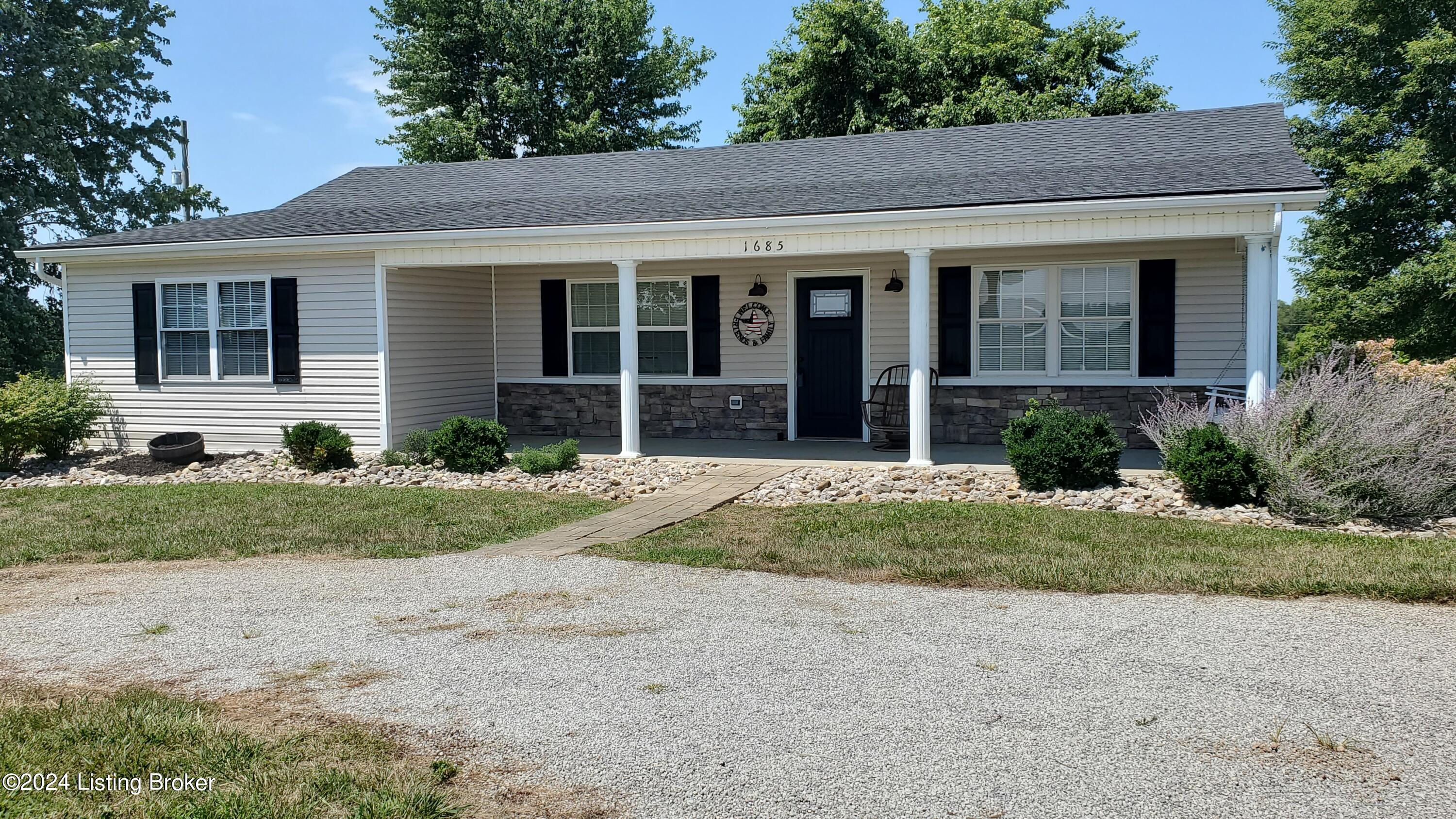 1685 Ochs Ln