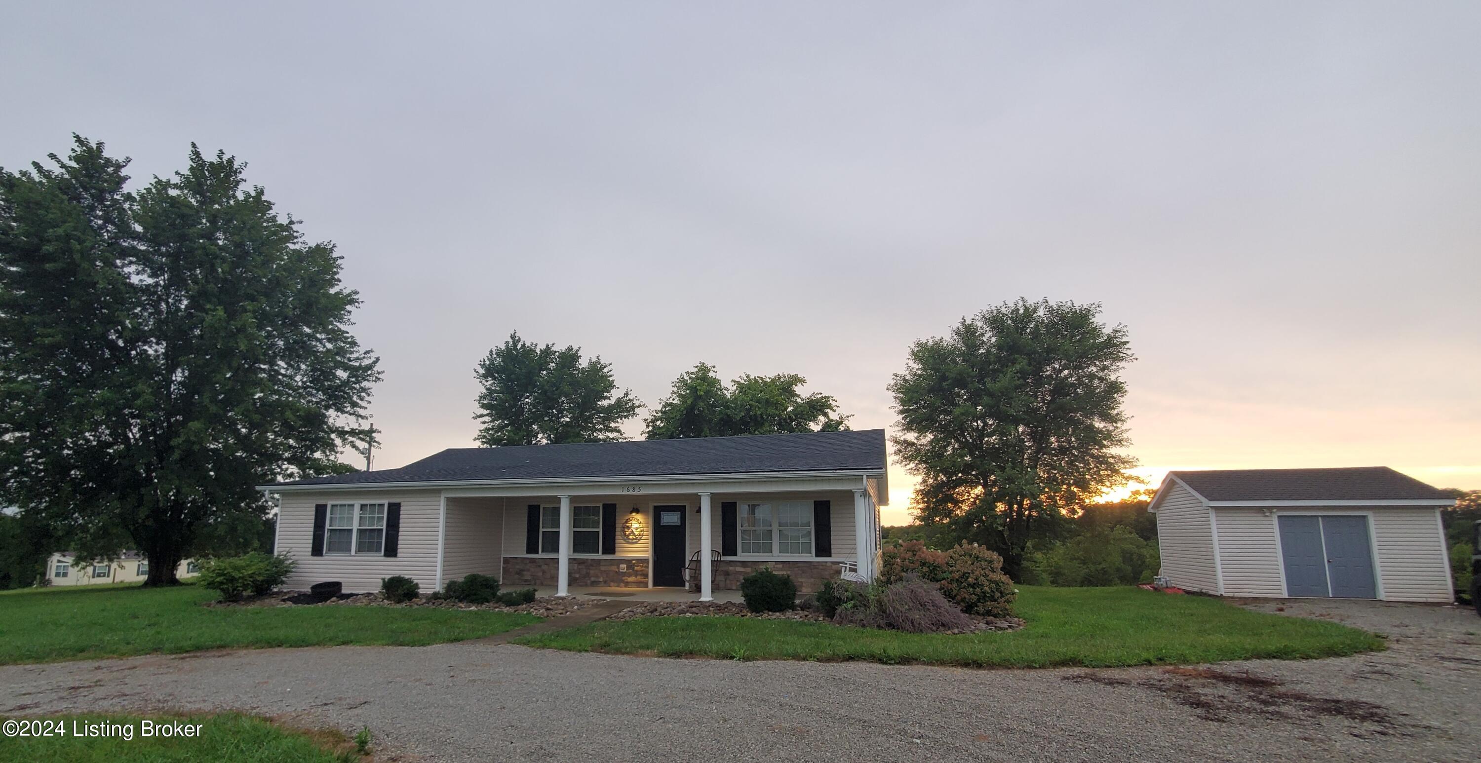 1685 Ochs Ln
