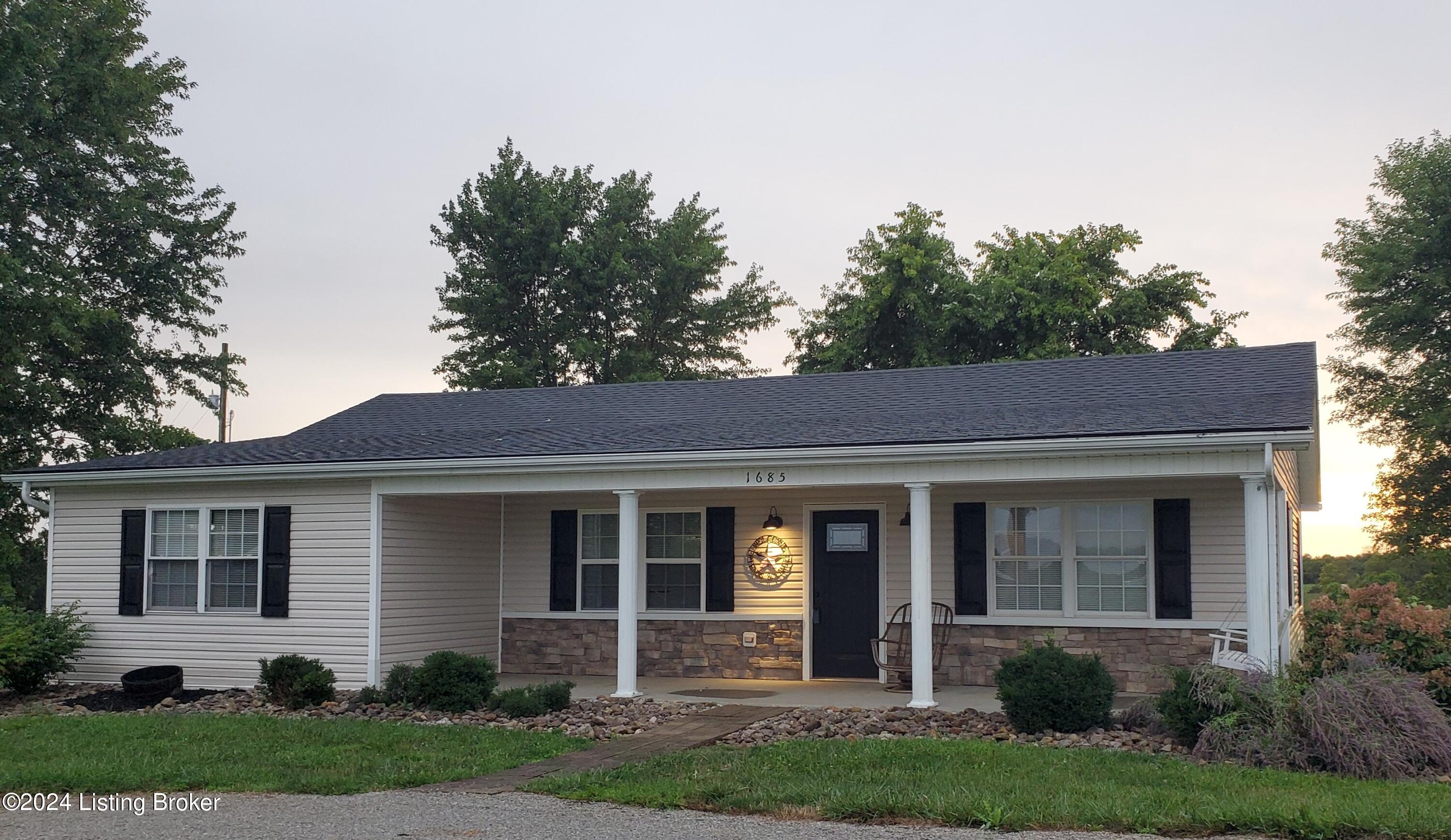 1685 Ochs Ln