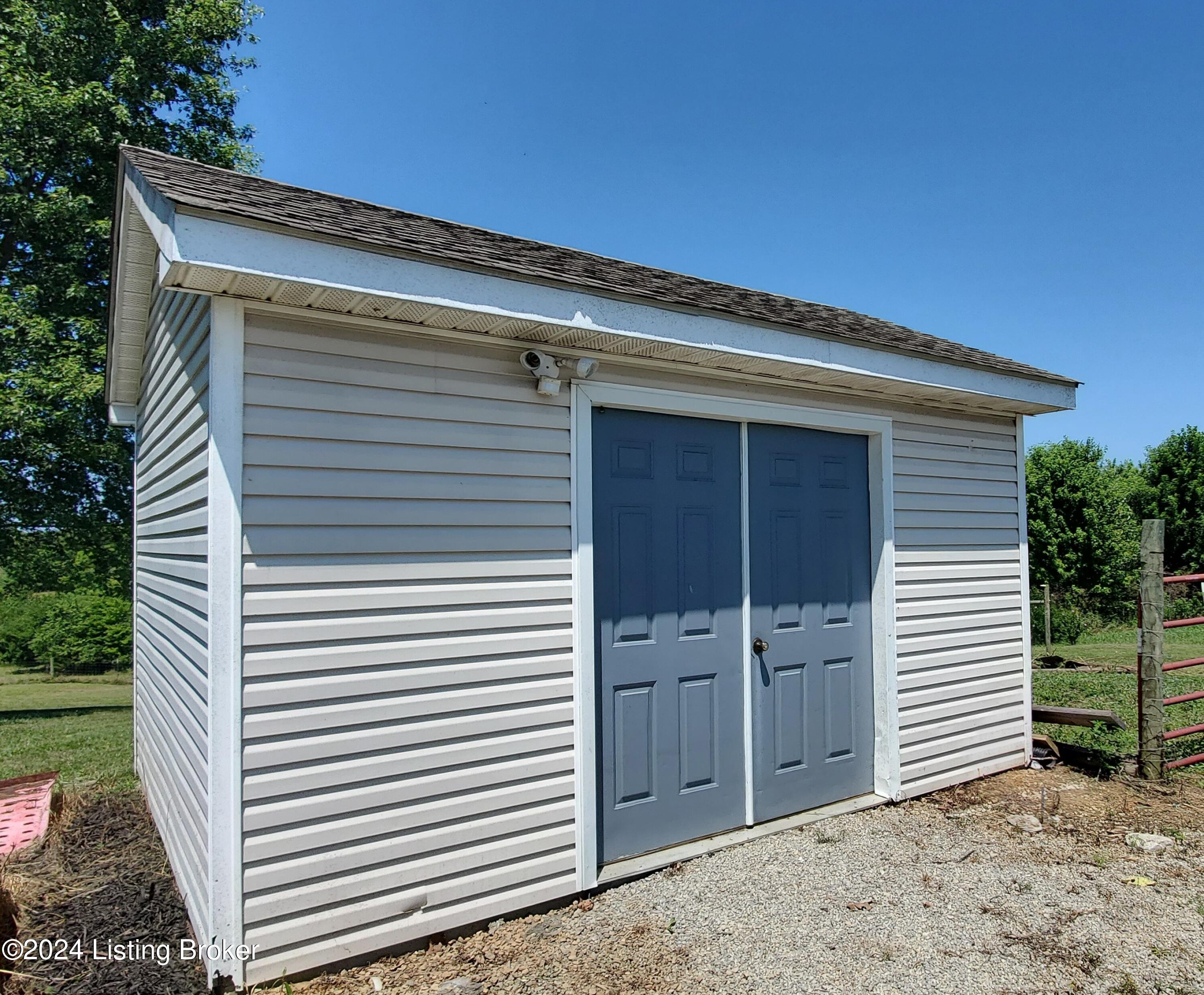 1685 Ochs Ln