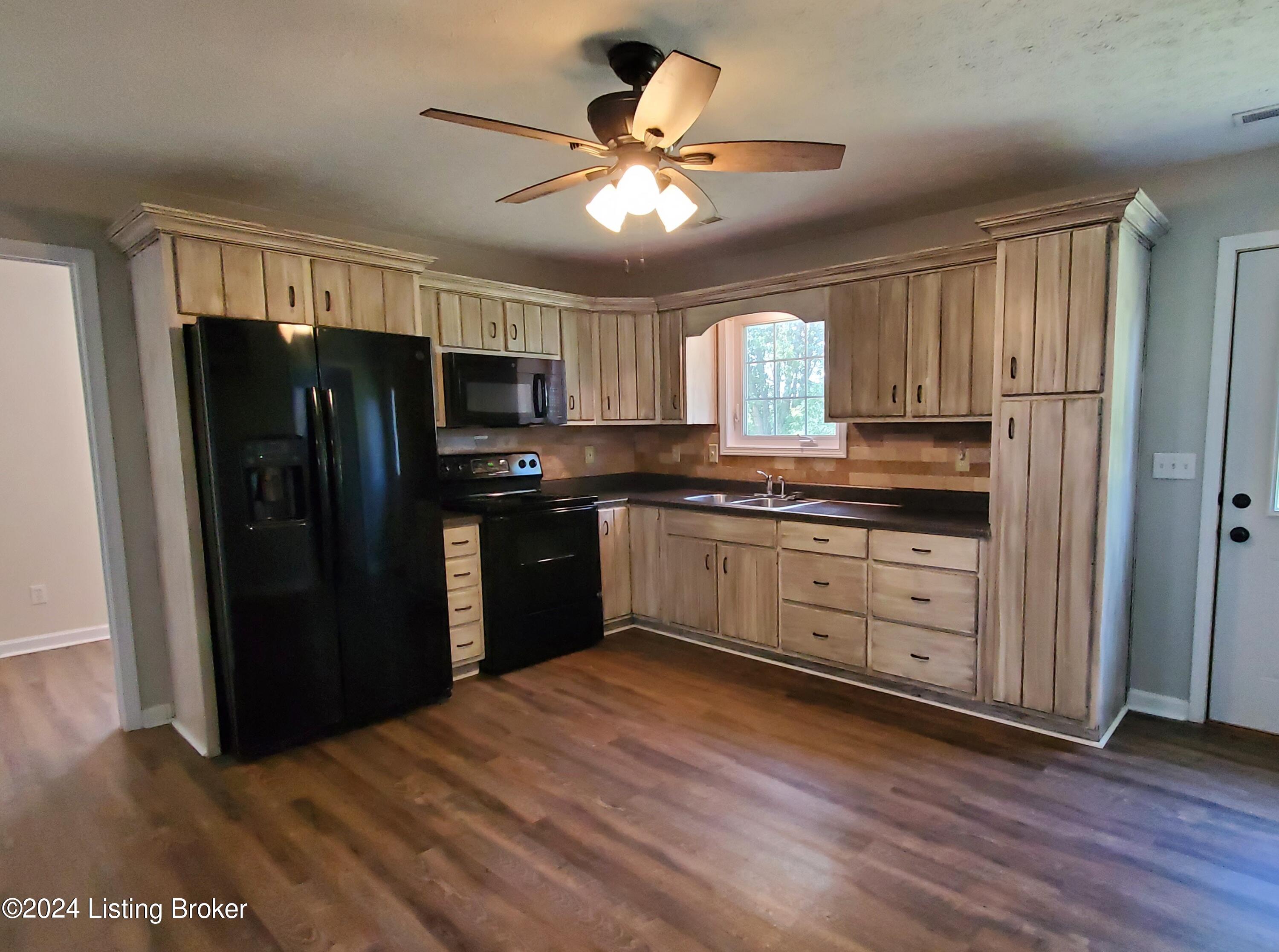 1685 Ochs Ln