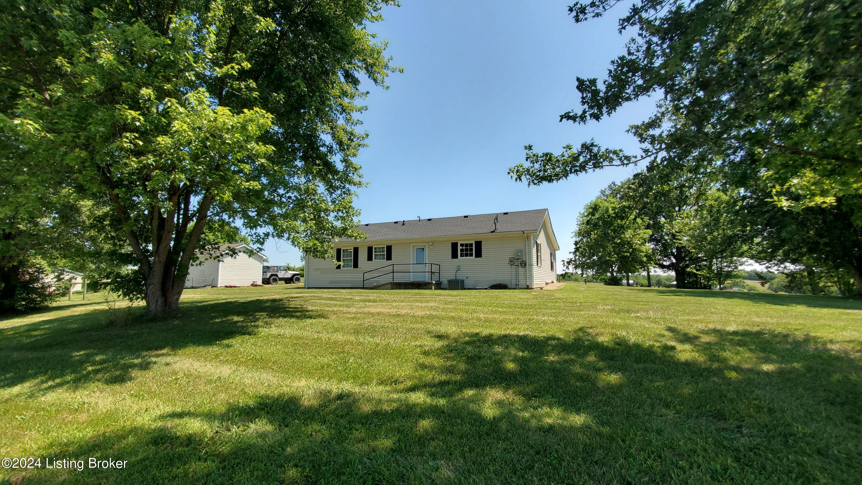 1685 Ochs Ln