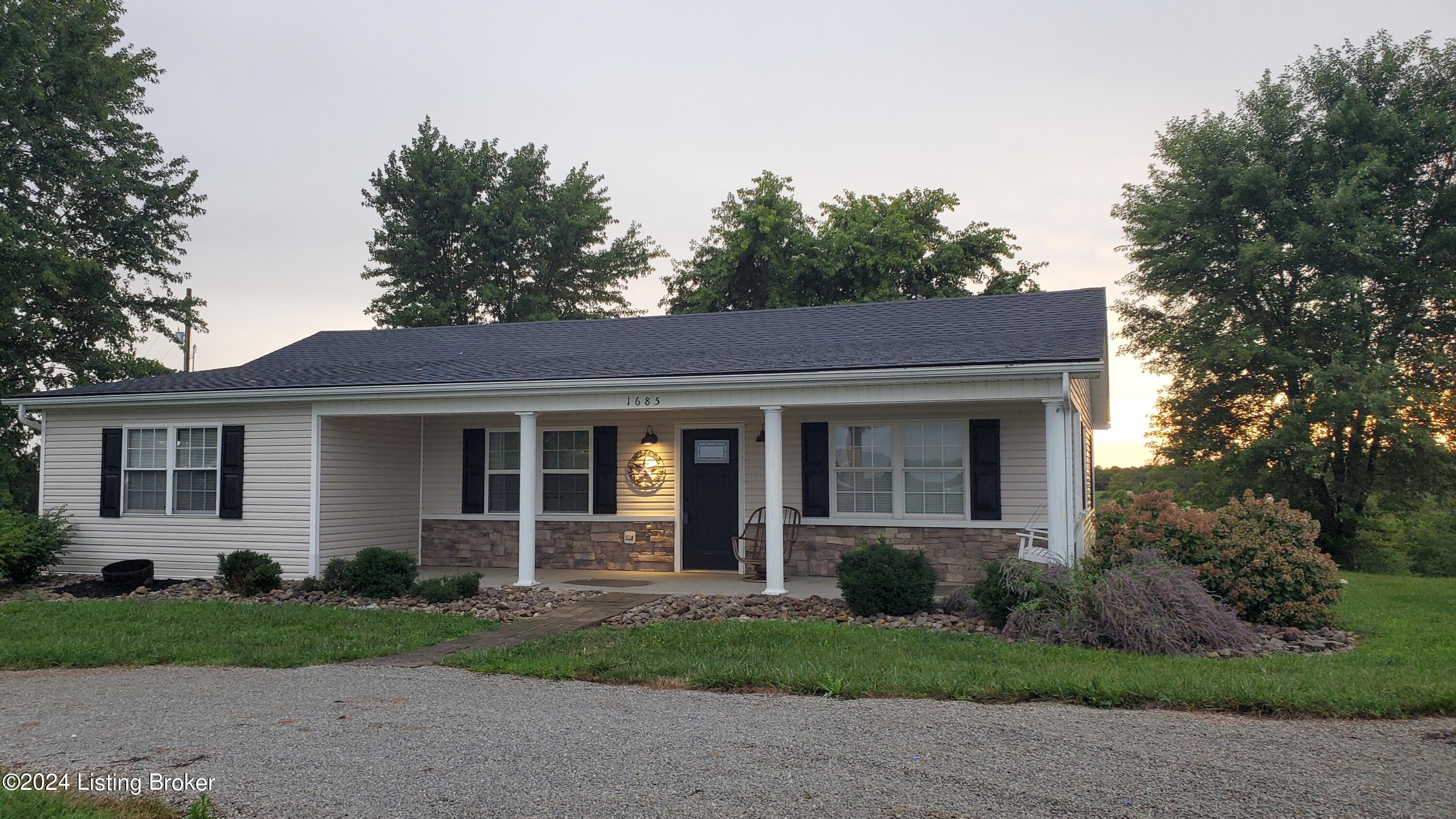 1685 Ochs Ln
