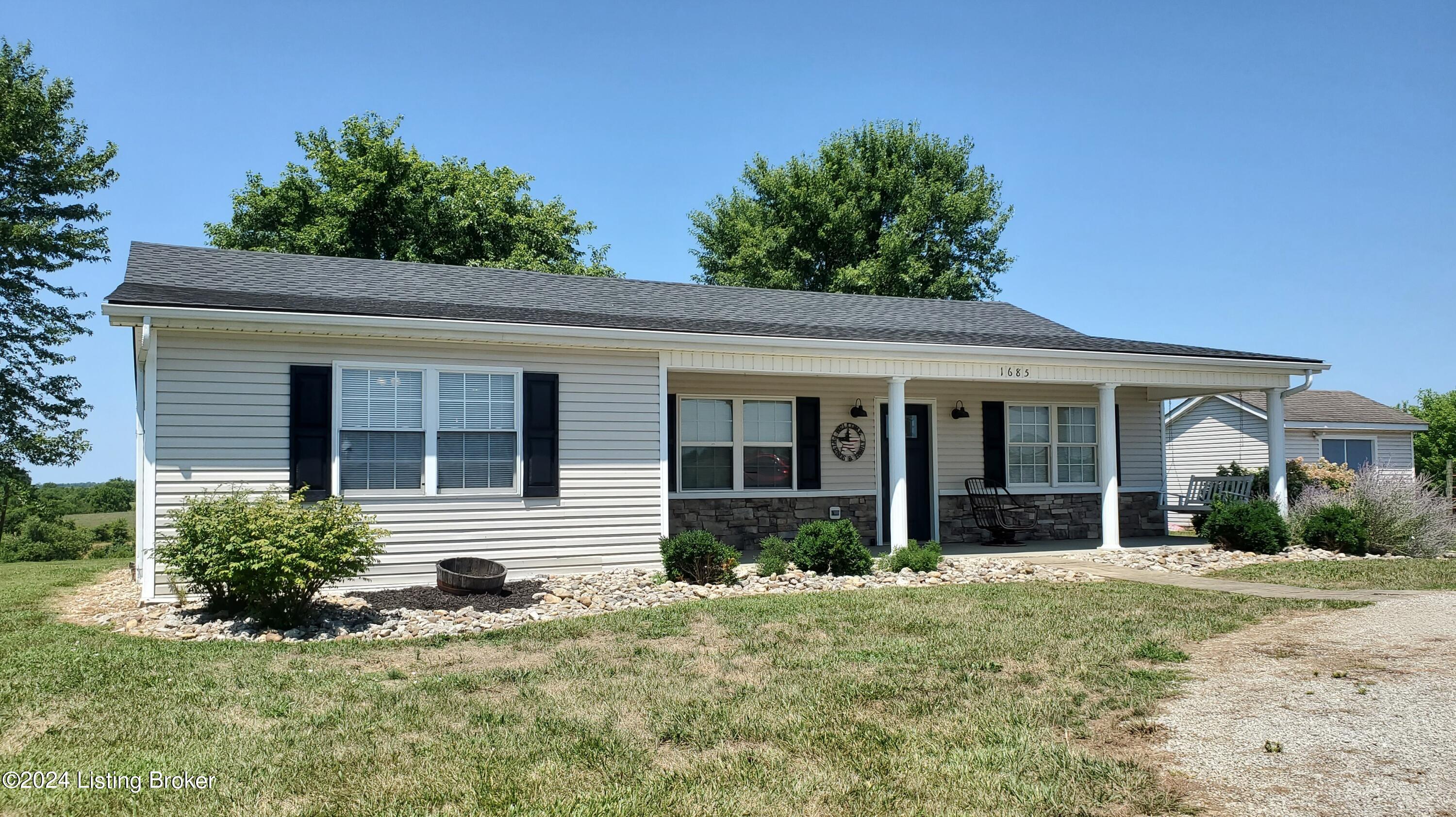 1685 Ochs Ln