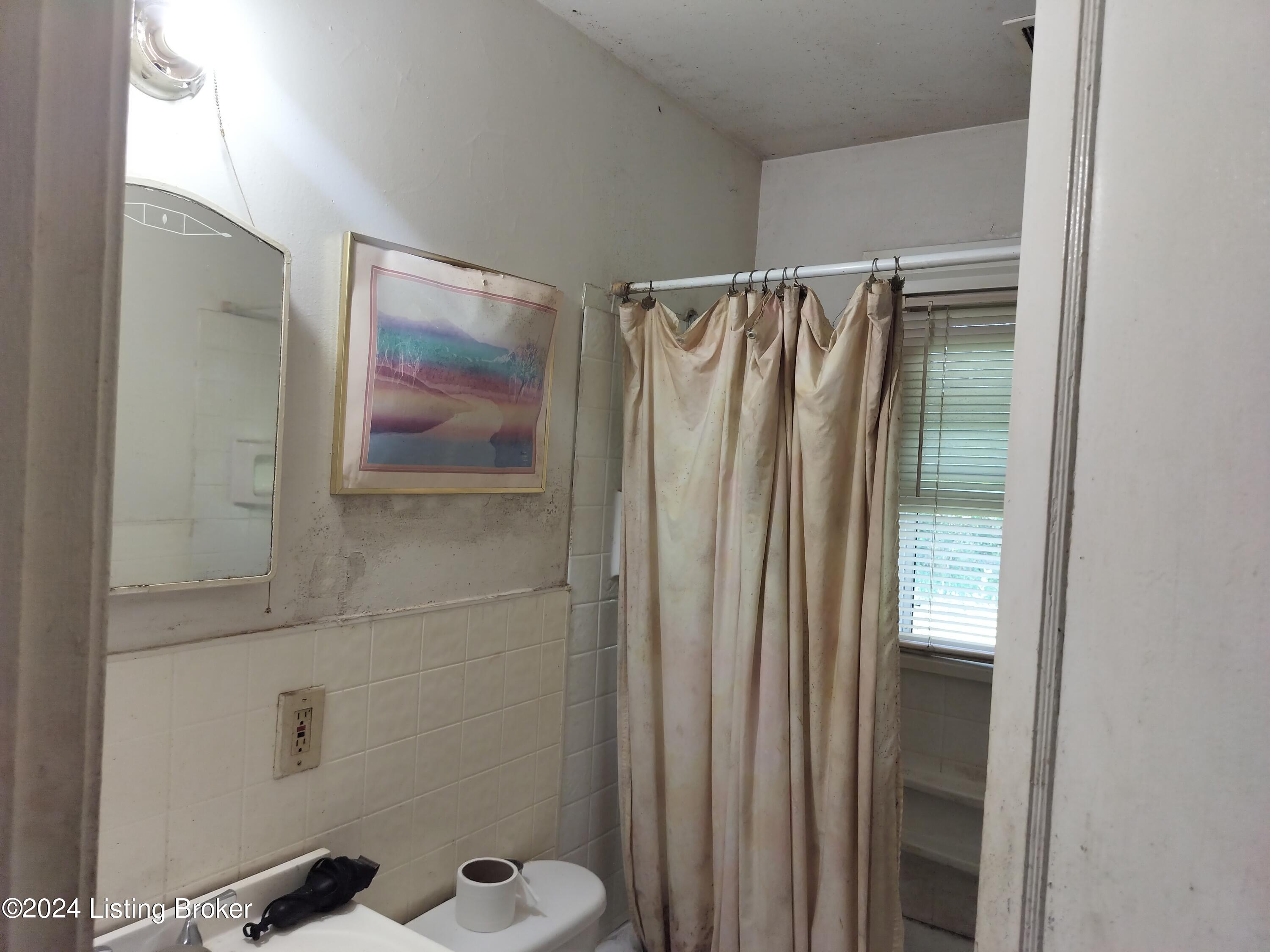 2703 Algonquin Pkwy