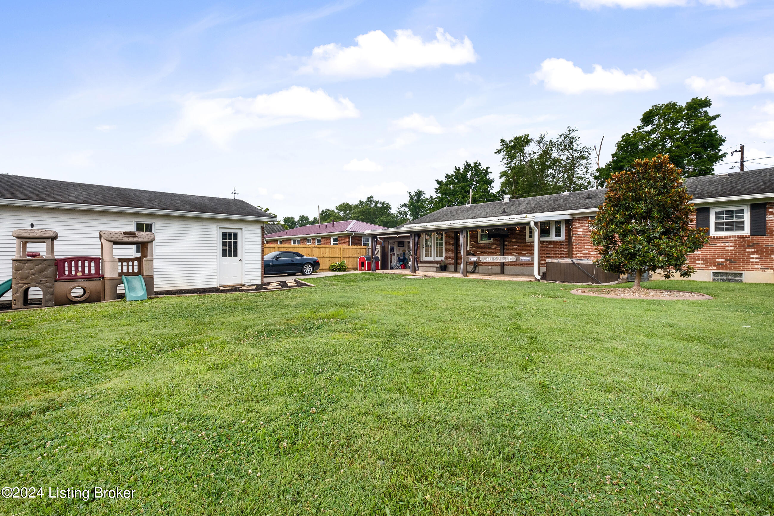 8803 Thompson Ln