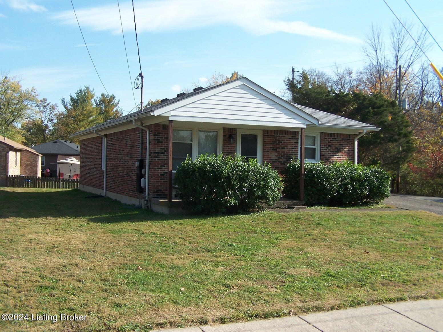 6902 Cedarwood Dr