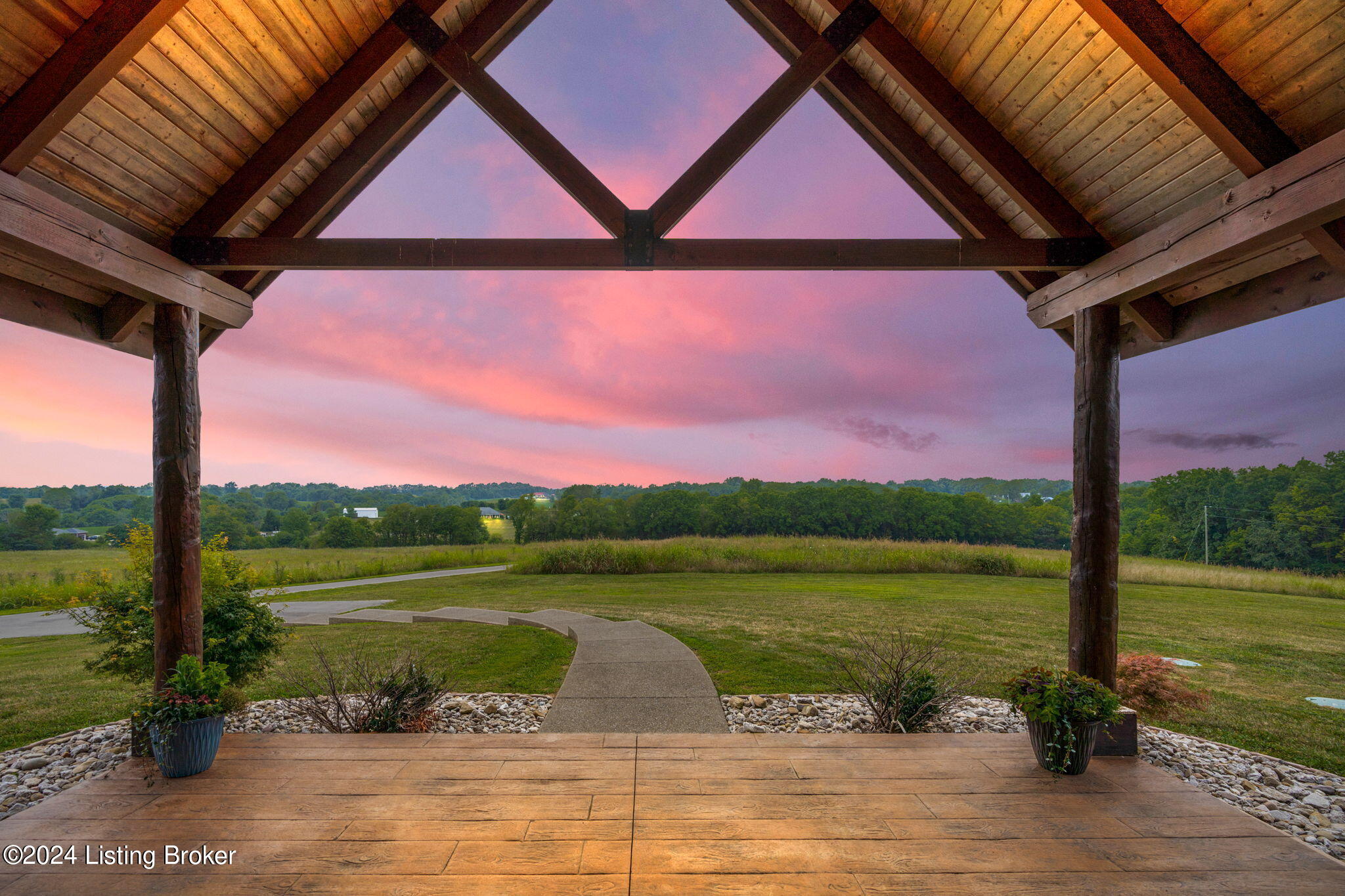 1032 Chatman Ln