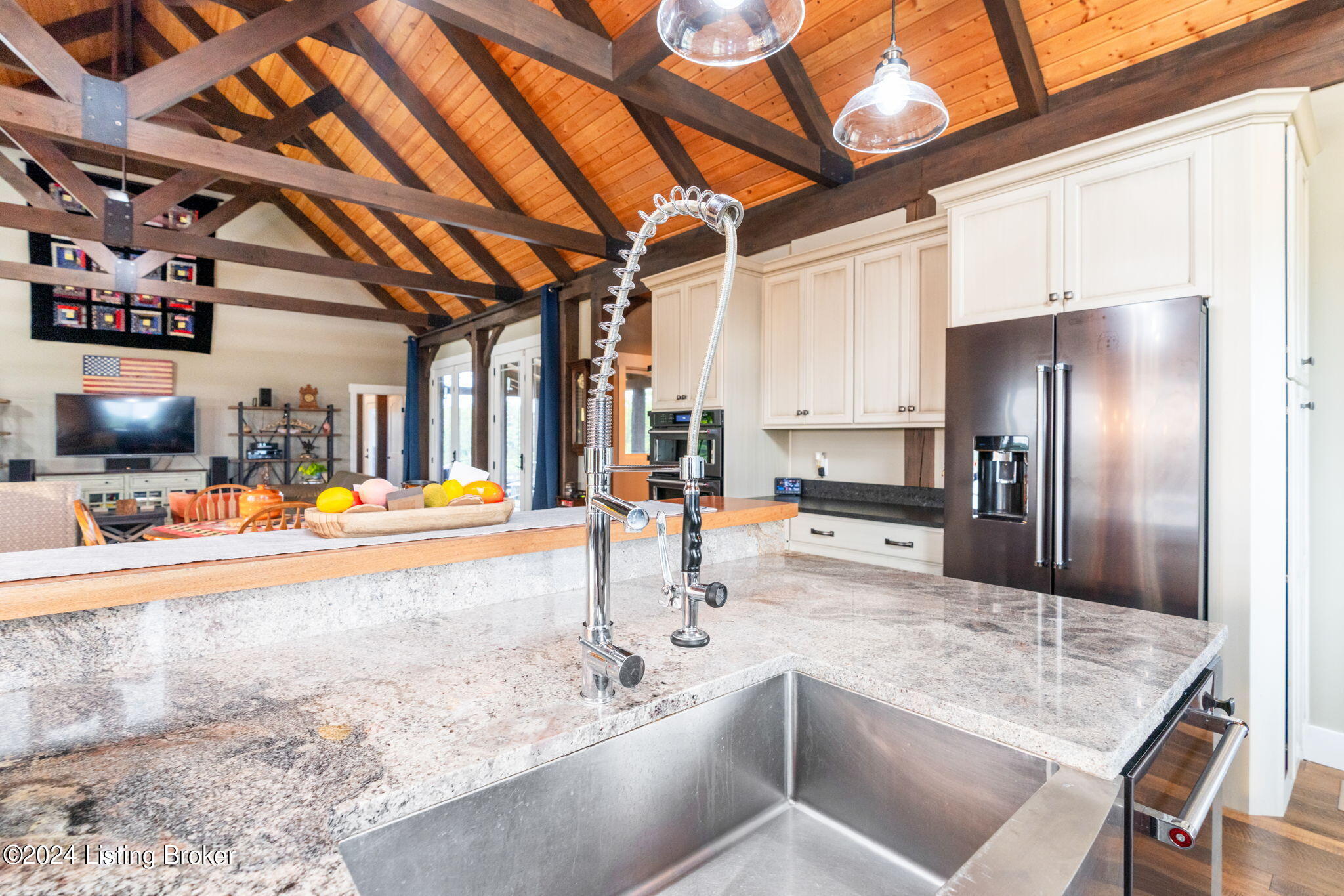 1032 Chatman Ln