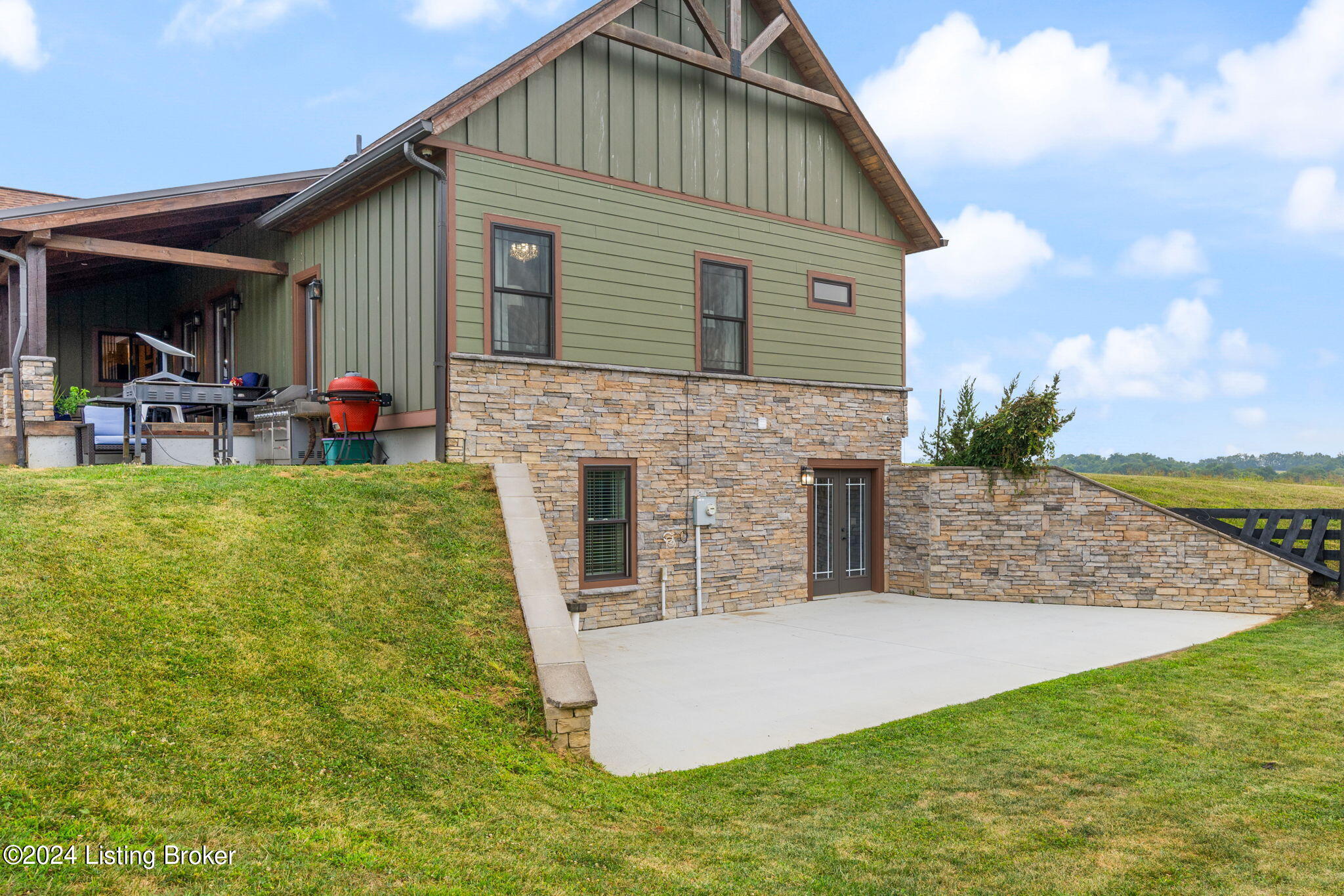 1032 Chatman Ln