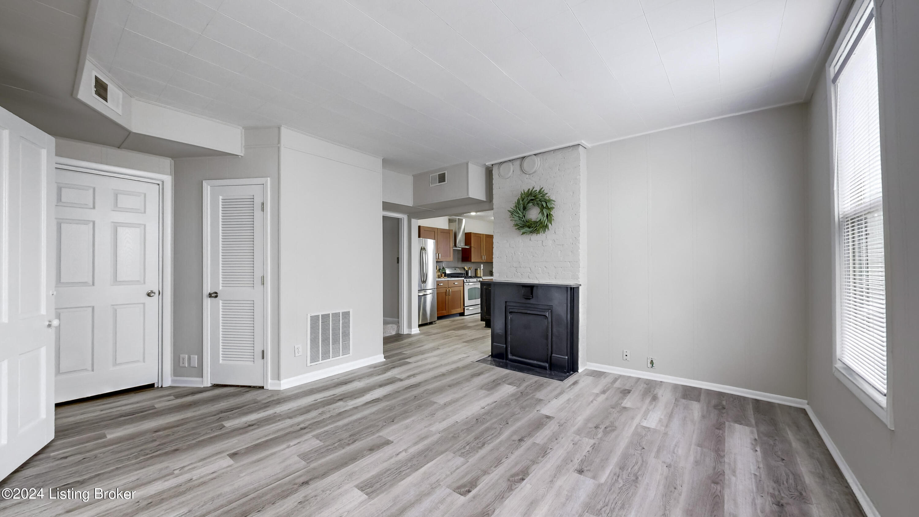 1313 E Breckinridge St