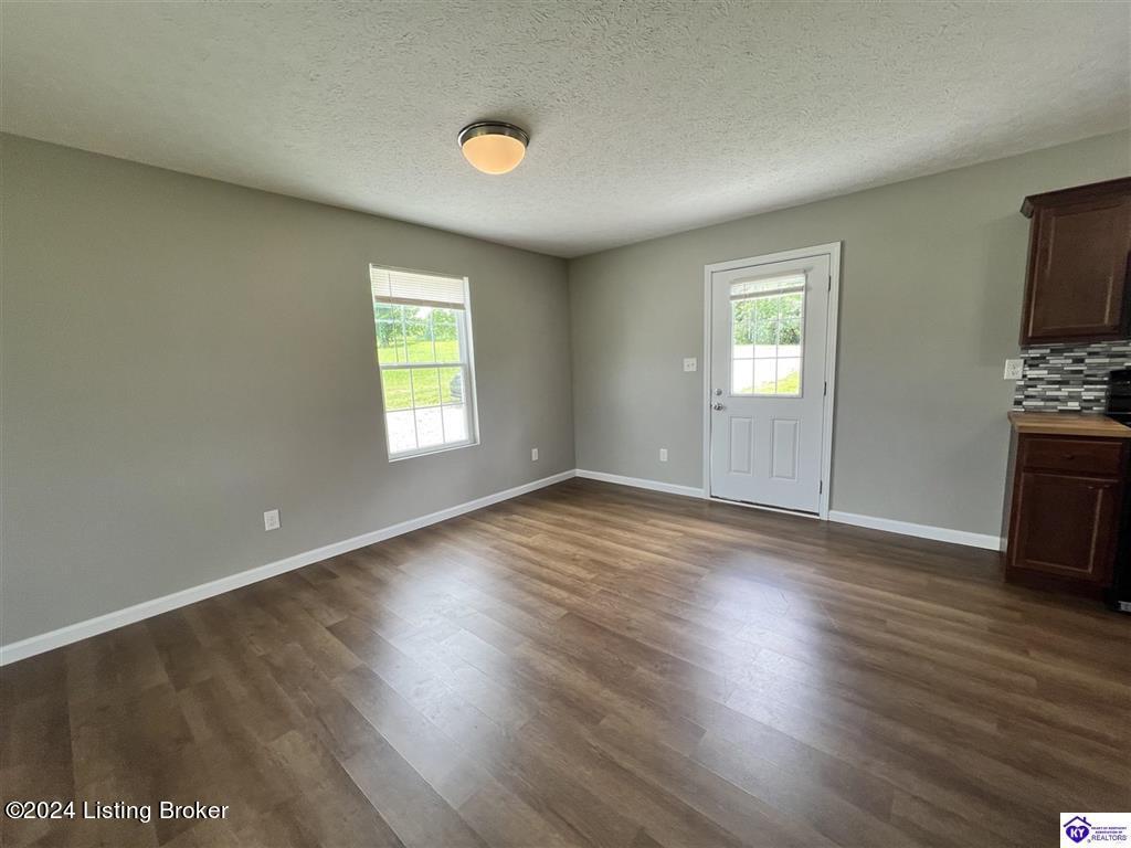 60 Albina Ct