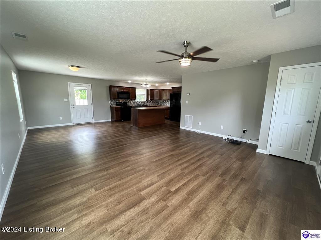 60 Albina Ct