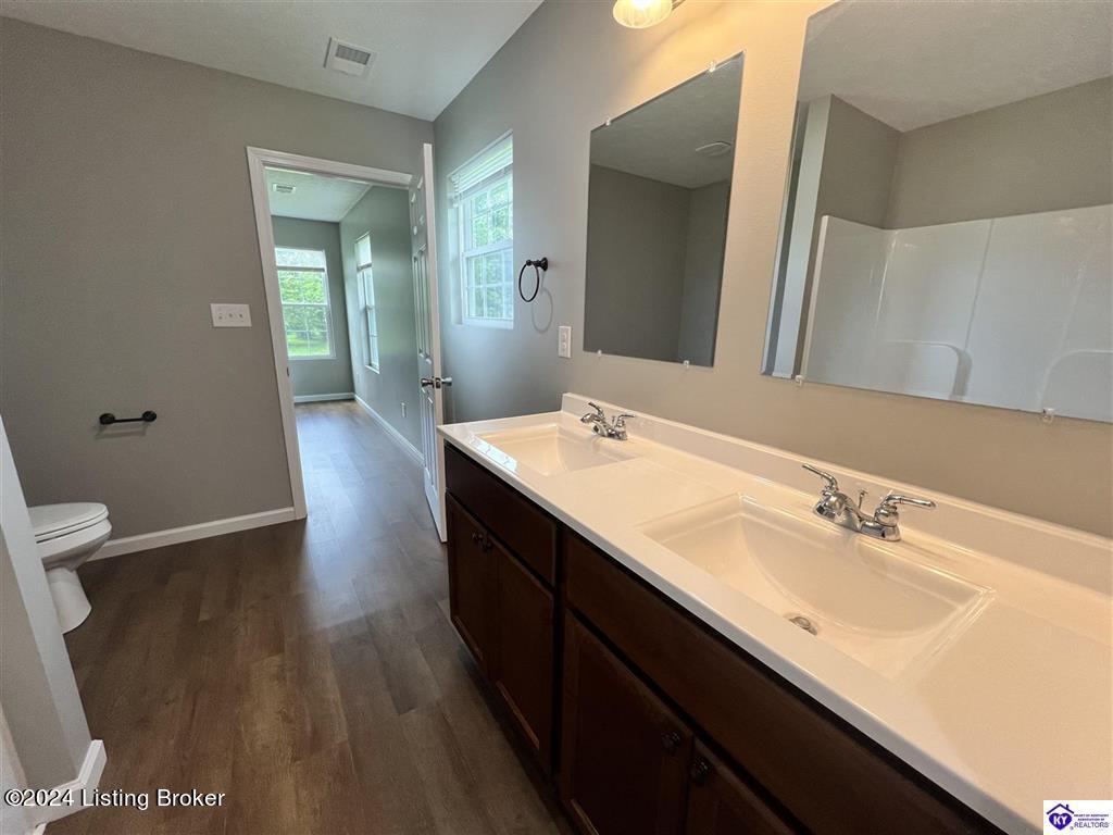 60 Albina Ct