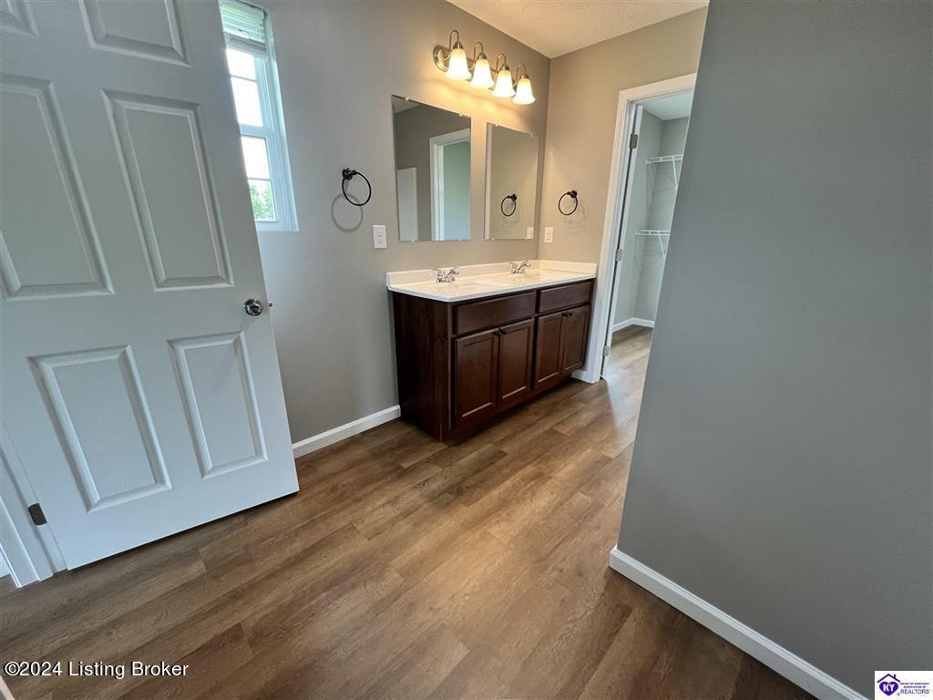 60 Albina Ct