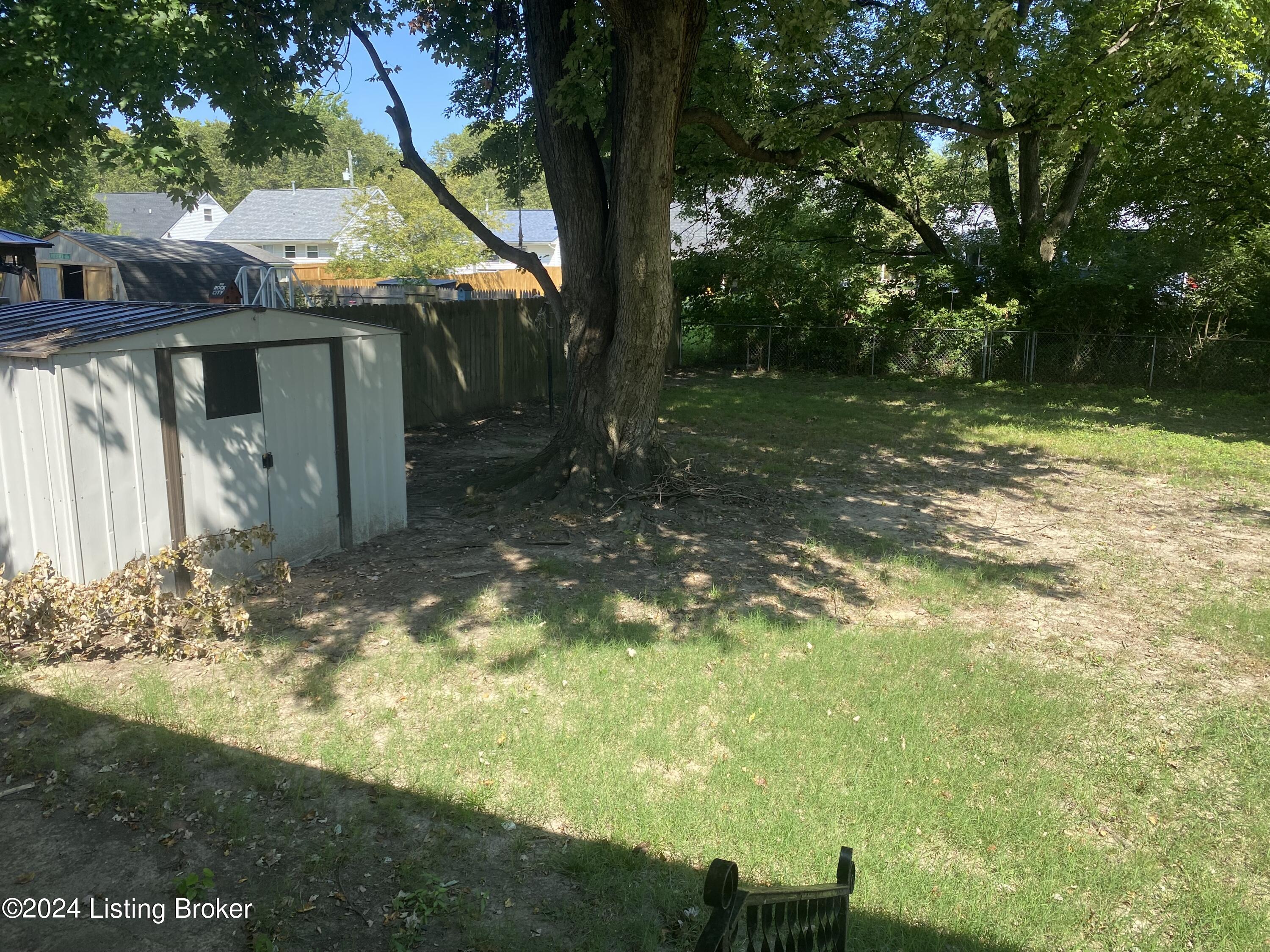 2711 Gardiner Ln