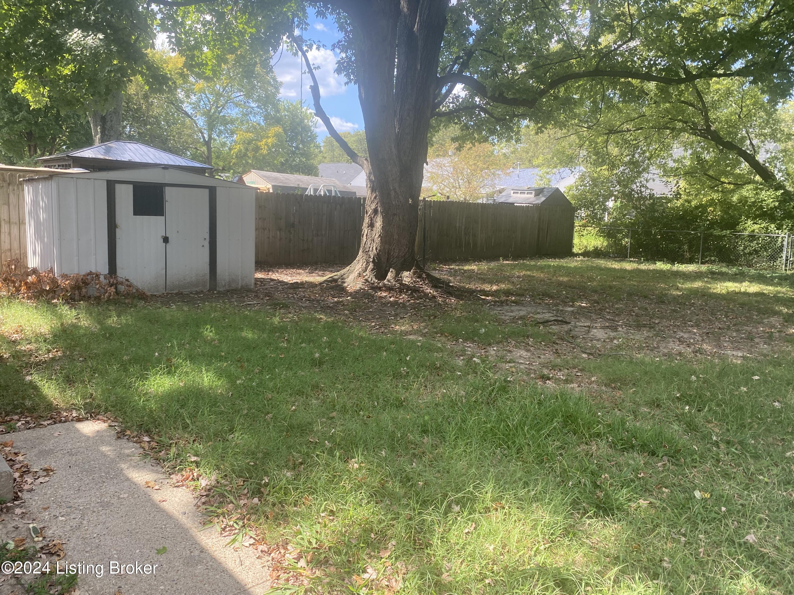 2711 Gardiner Ln