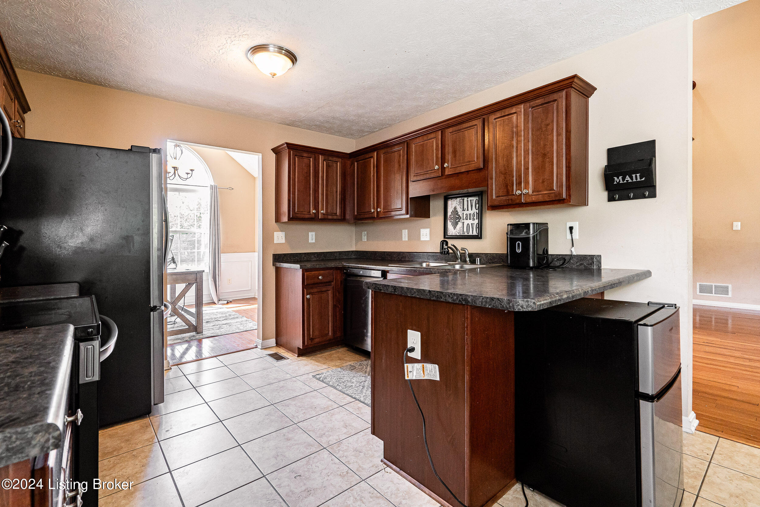 7438 Apple Mill Dr