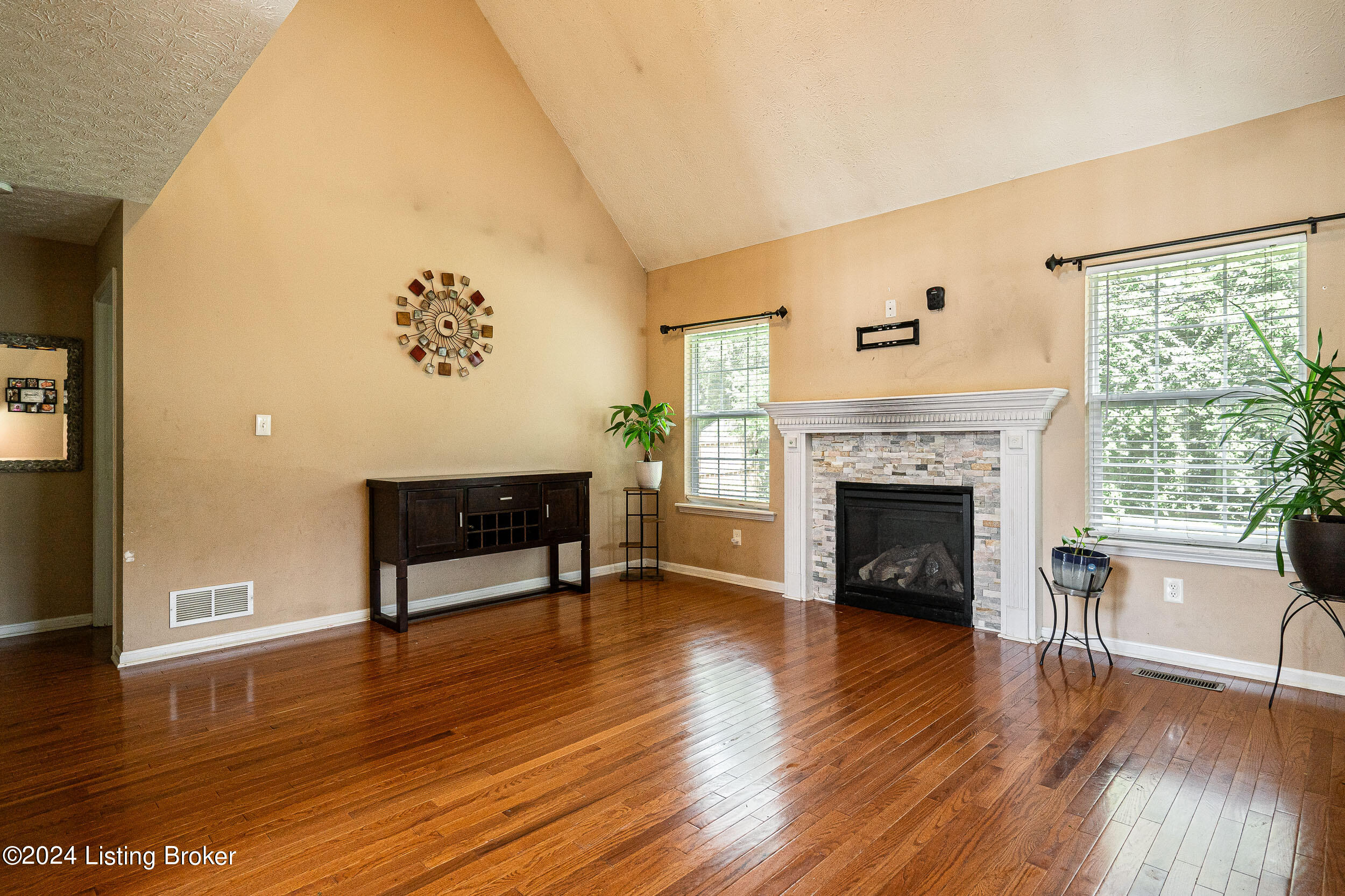7438 Apple Mill Dr
