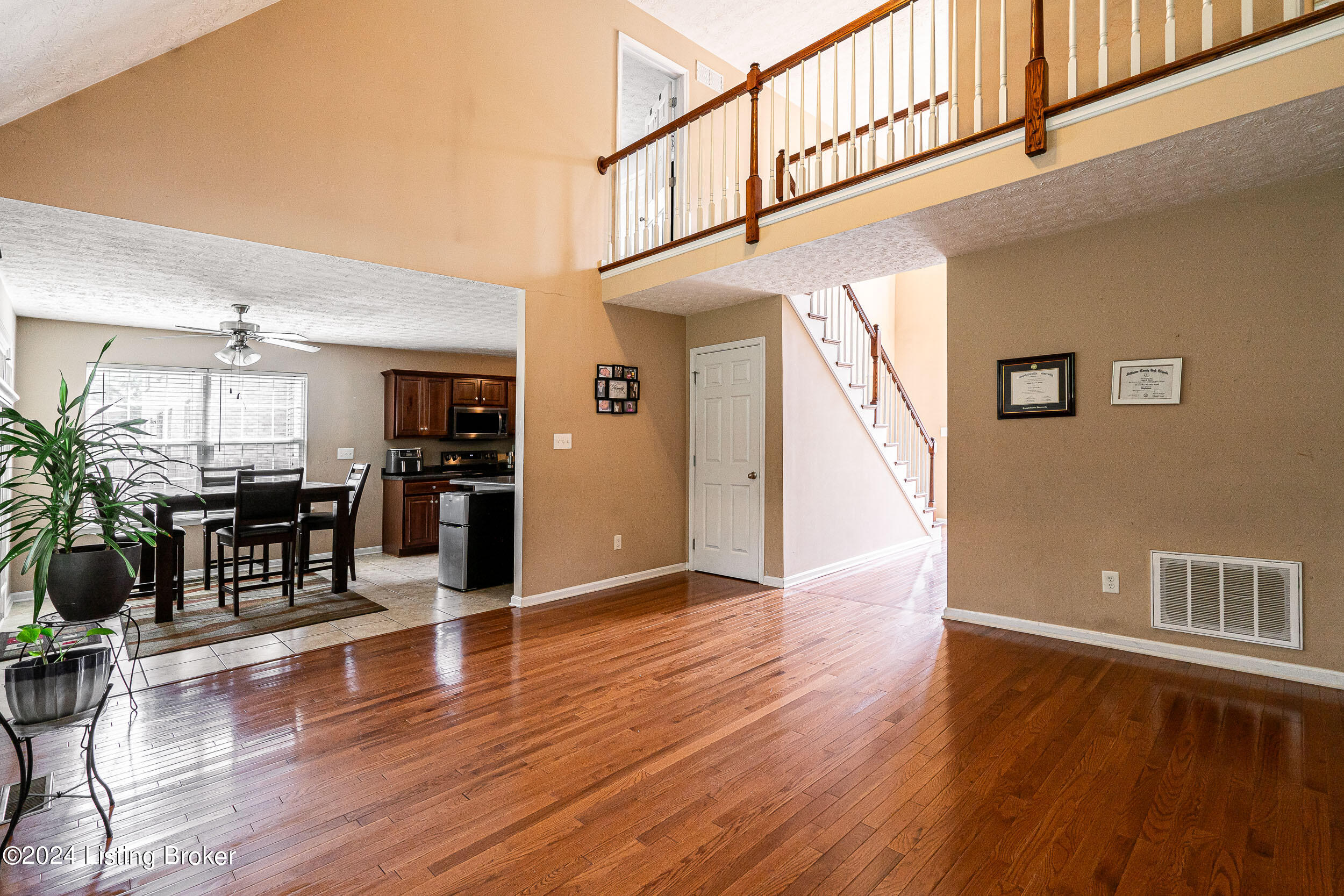 7438 Apple Mill Dr