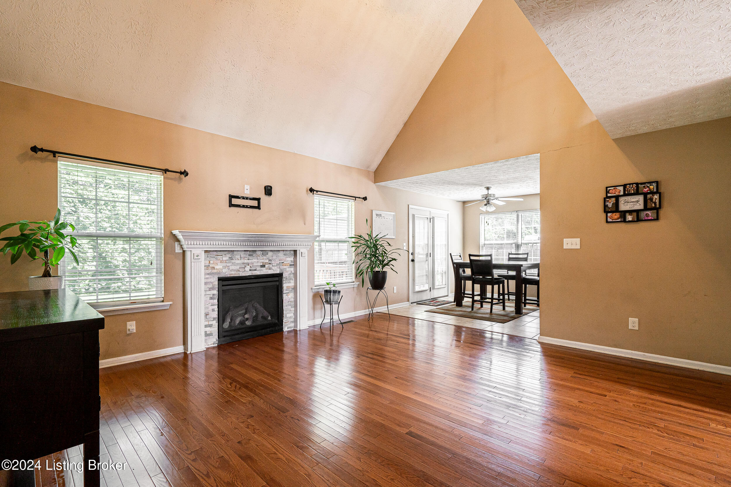 7438 Apple Mill Dr