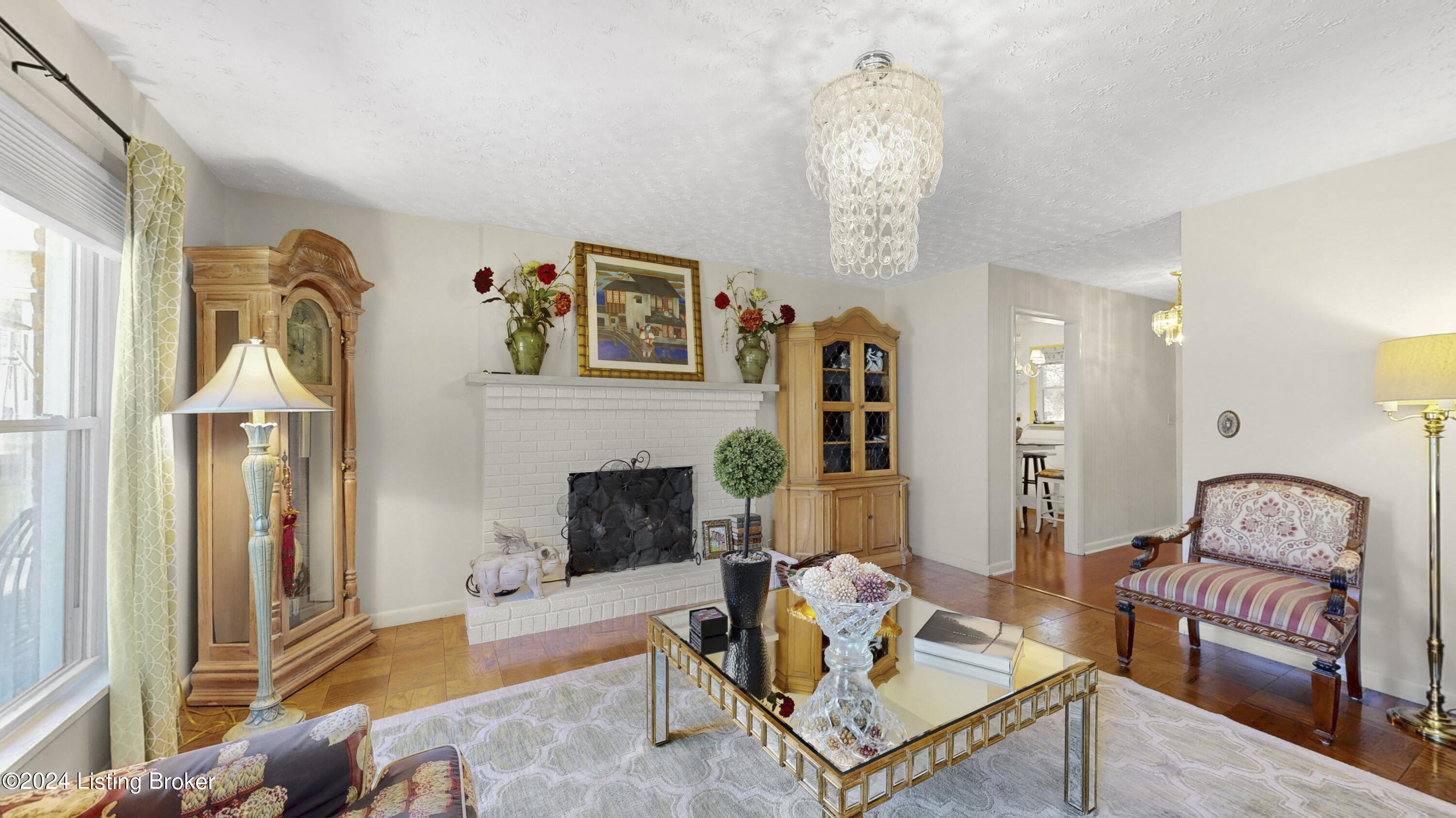 1607 Lynn Way