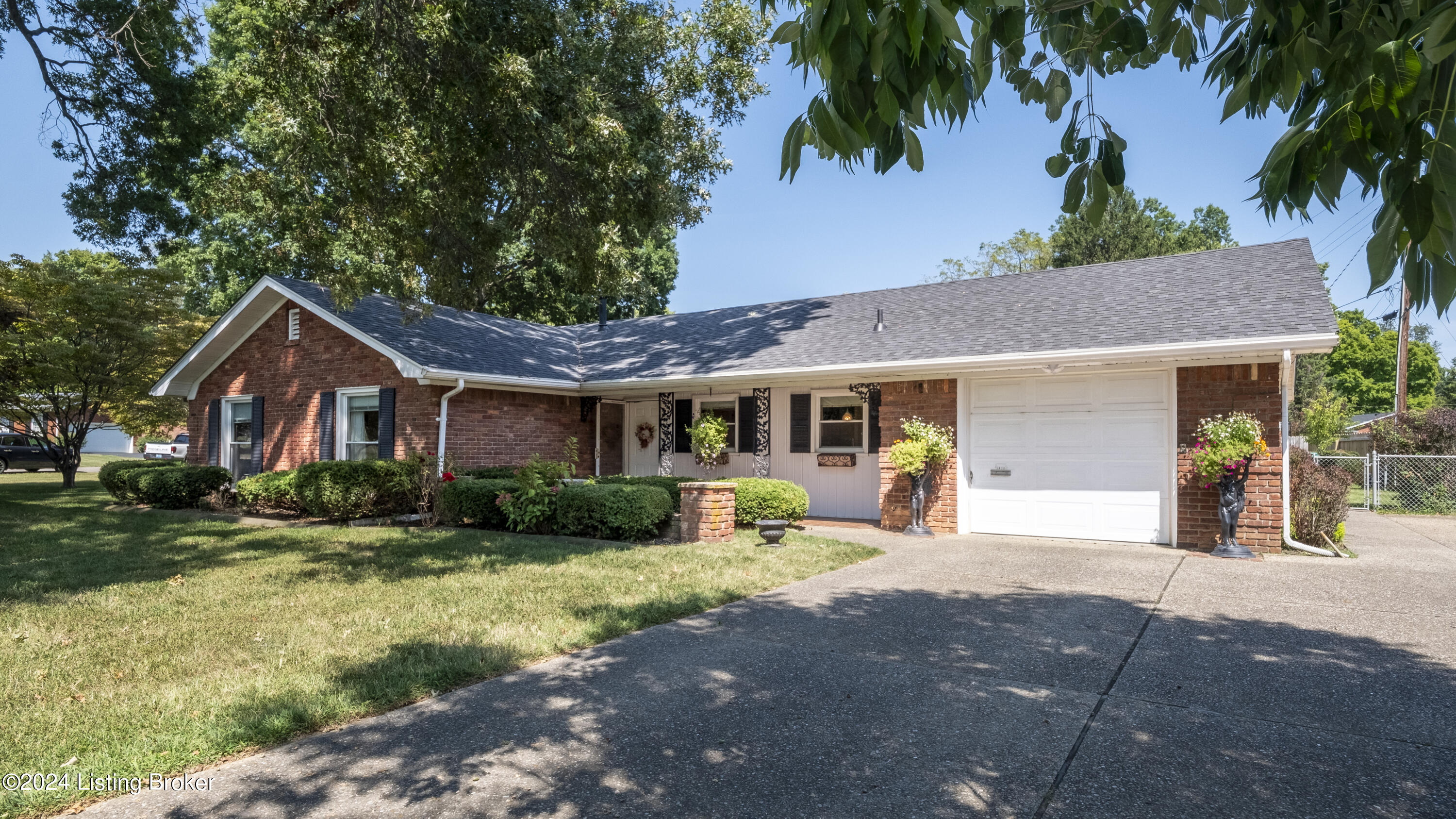 1607 Lynn Way