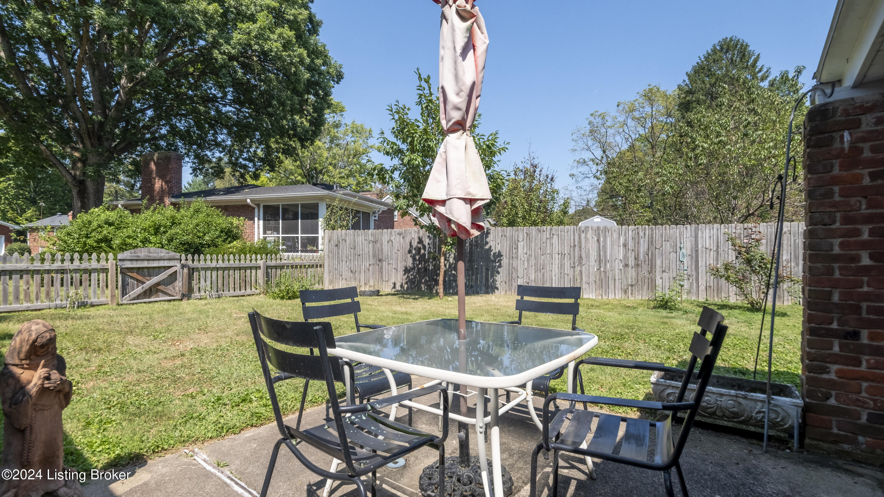 1607 Lynn Way